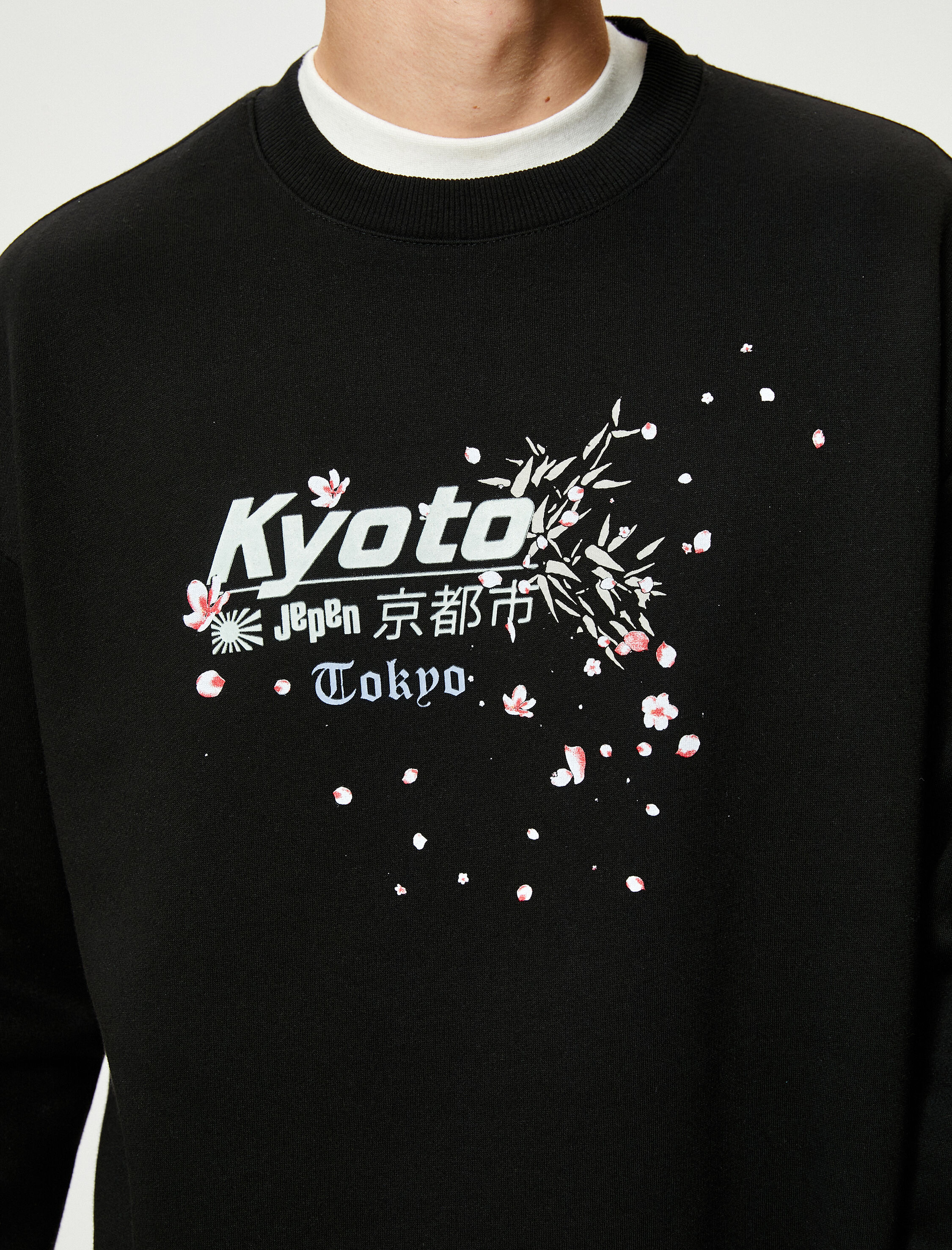   Arkası Baskılı Sweat Uzakdoğu Temalı Rahat Kesim Bisiklet Yaka Şardonlu