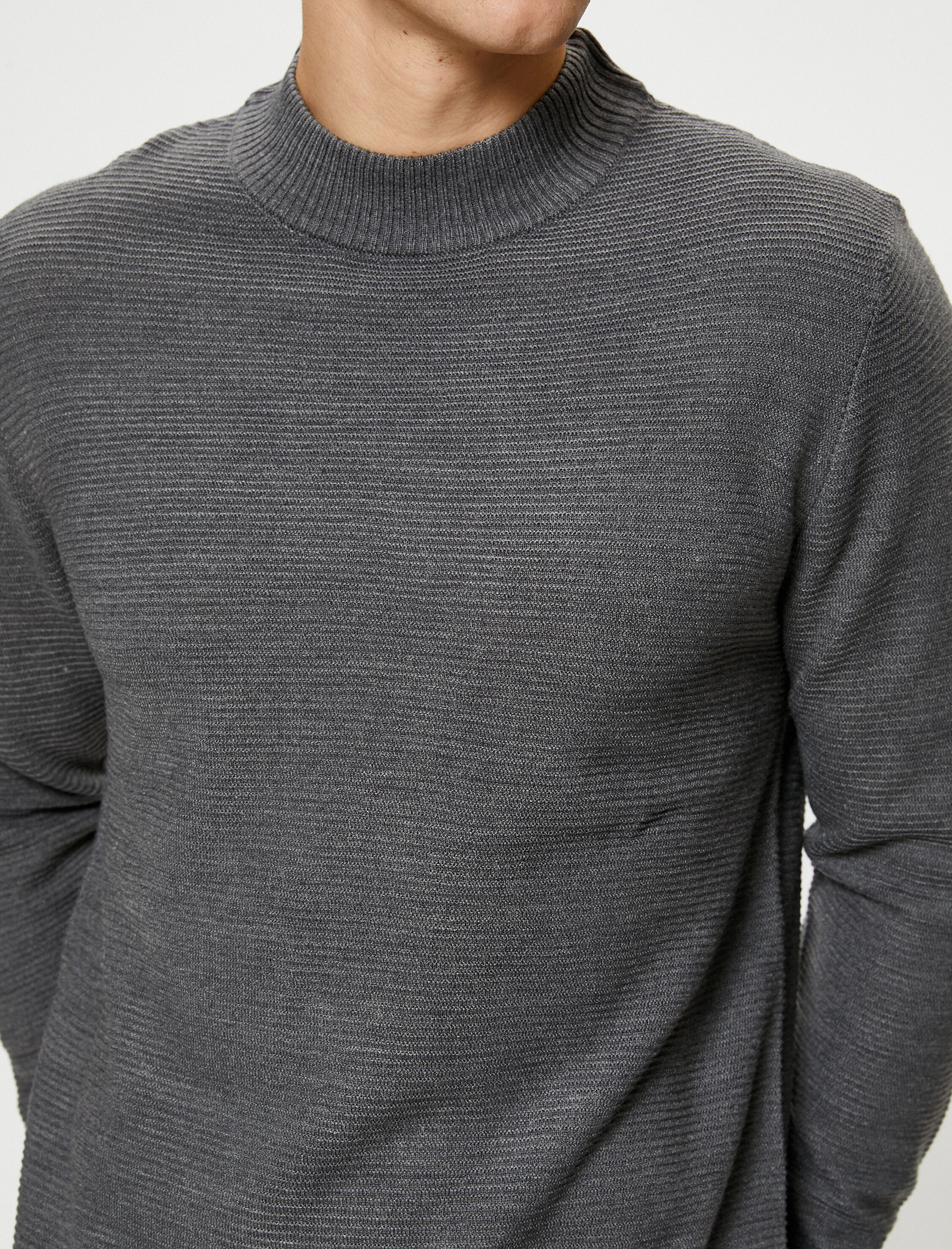 Basic Triko Kazak Slim Fit Yarım Balıkçı Yaka Dokulu Uzun Kollu