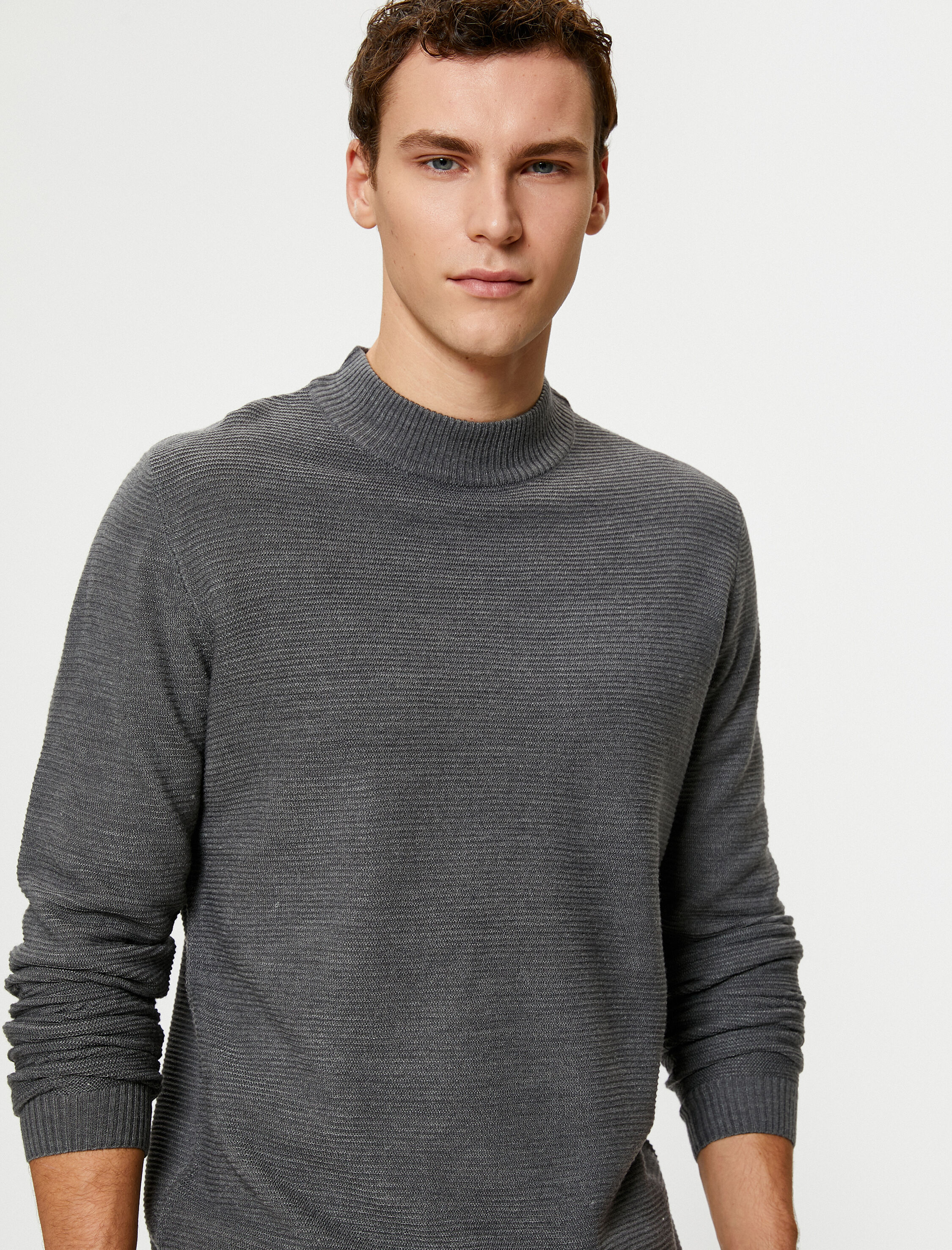 Basic Triko Kazak Slim Fit Yarım Balıkçı Yaka Dokulu Uzun Kollu