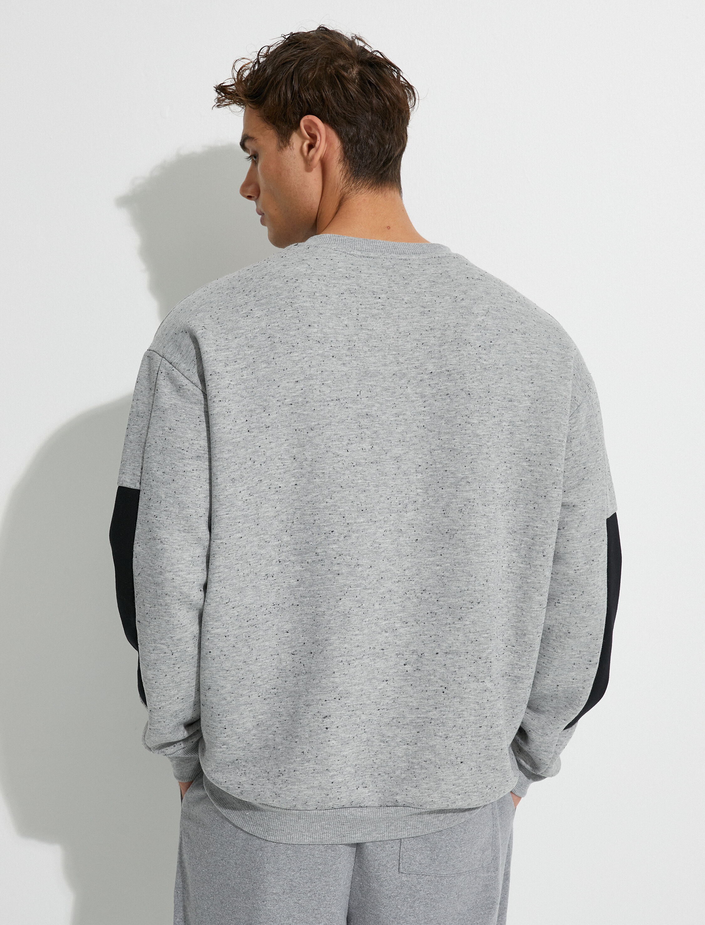   Slogan İşlemeli Sweatshirt Bisiklet Yaka Kırçıllı Düşük Omuzlu Şardonlu