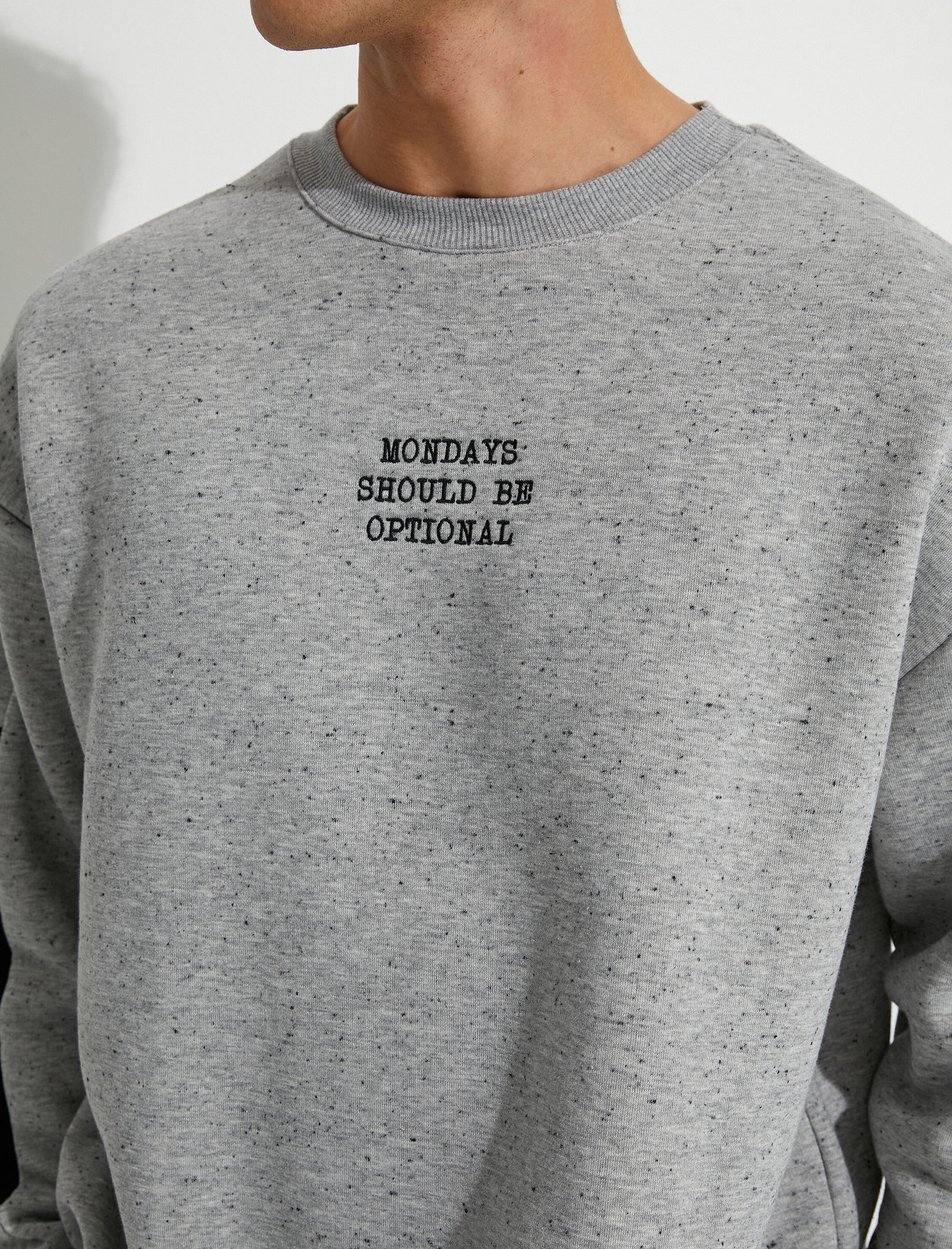   Slogan İşlemeli Sweatshirt Bisiklet Yaka Kırçıllı Düşük Omuzlu Şardonlu