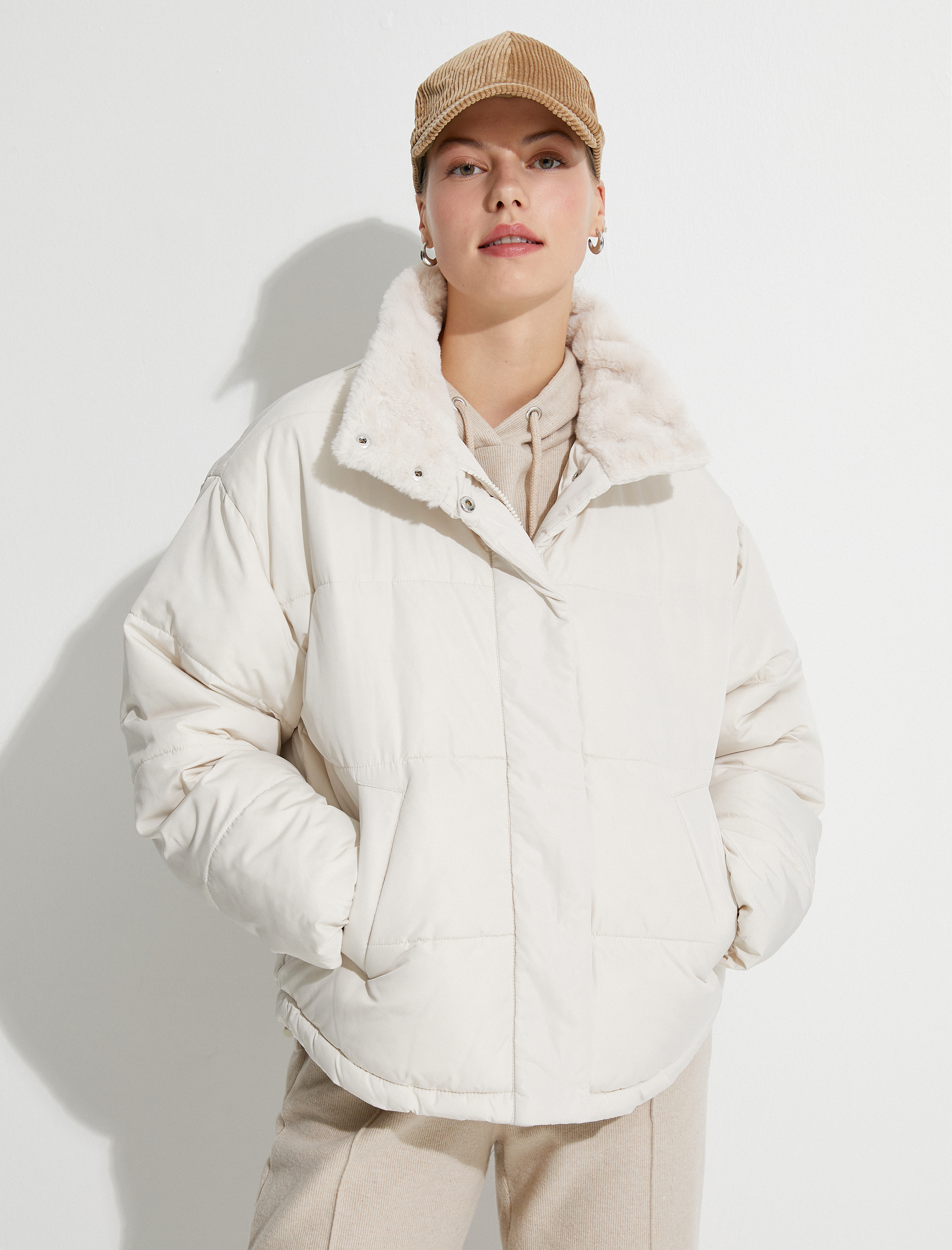   Şişme Mont Yakası Peluş Detaylı Cepli