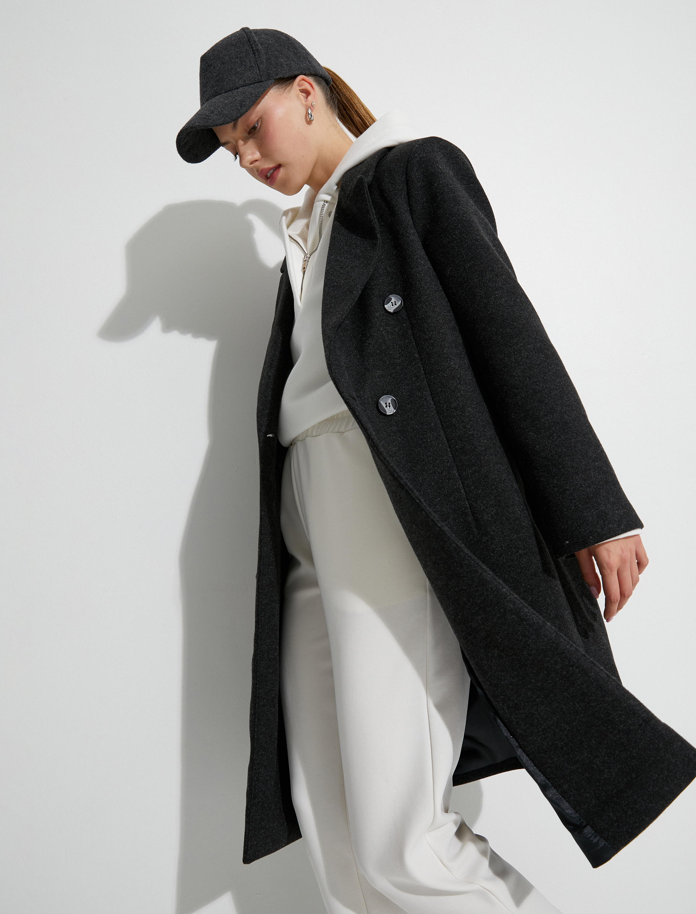   Uzun Kaşe Kaban Kruvaze Kapama Düğmeli Cep Detaylı Kuşaklı