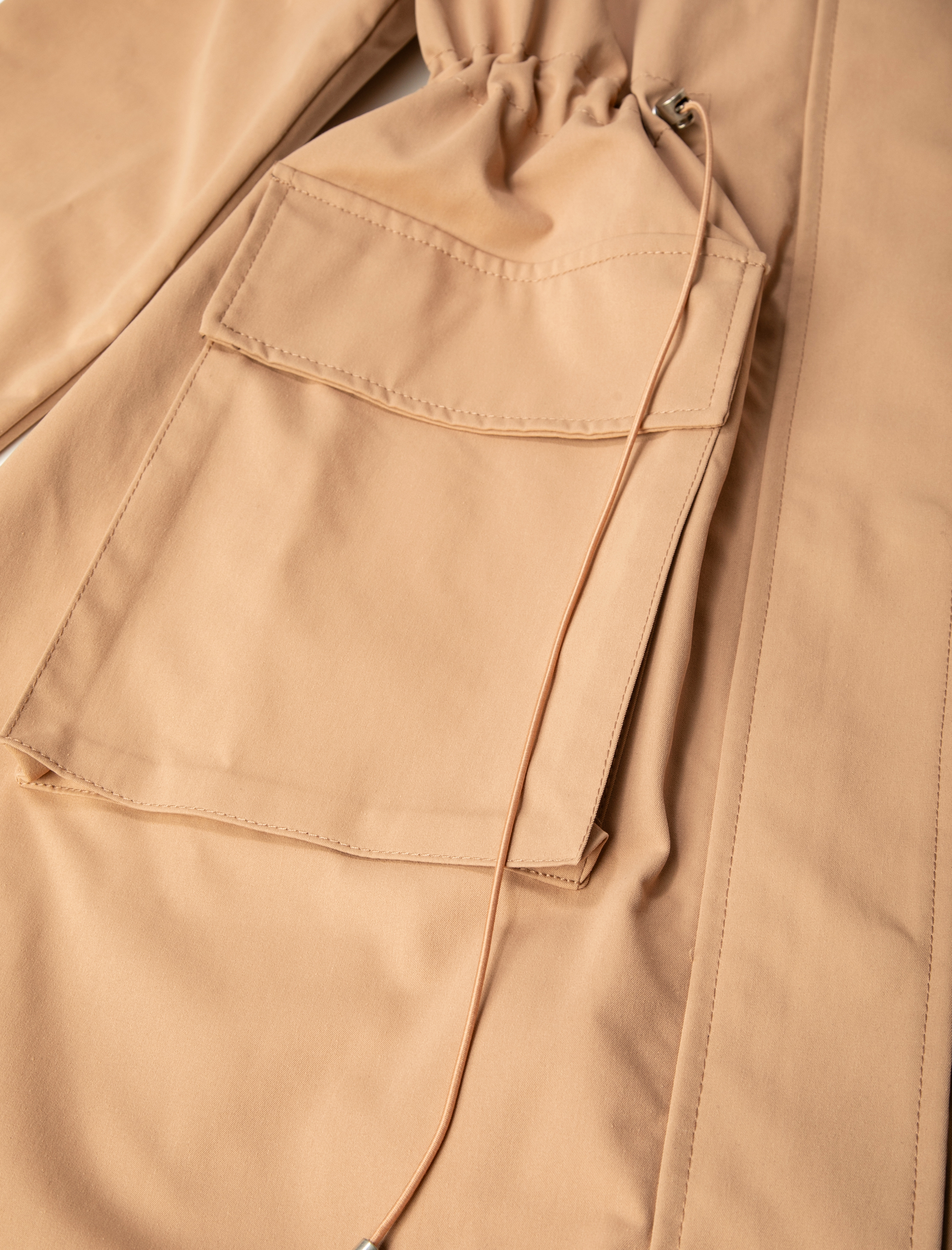   Trençkot Kapüşonlu Beli Bağlamalı Fermuarlı Manşetleri Bantlı