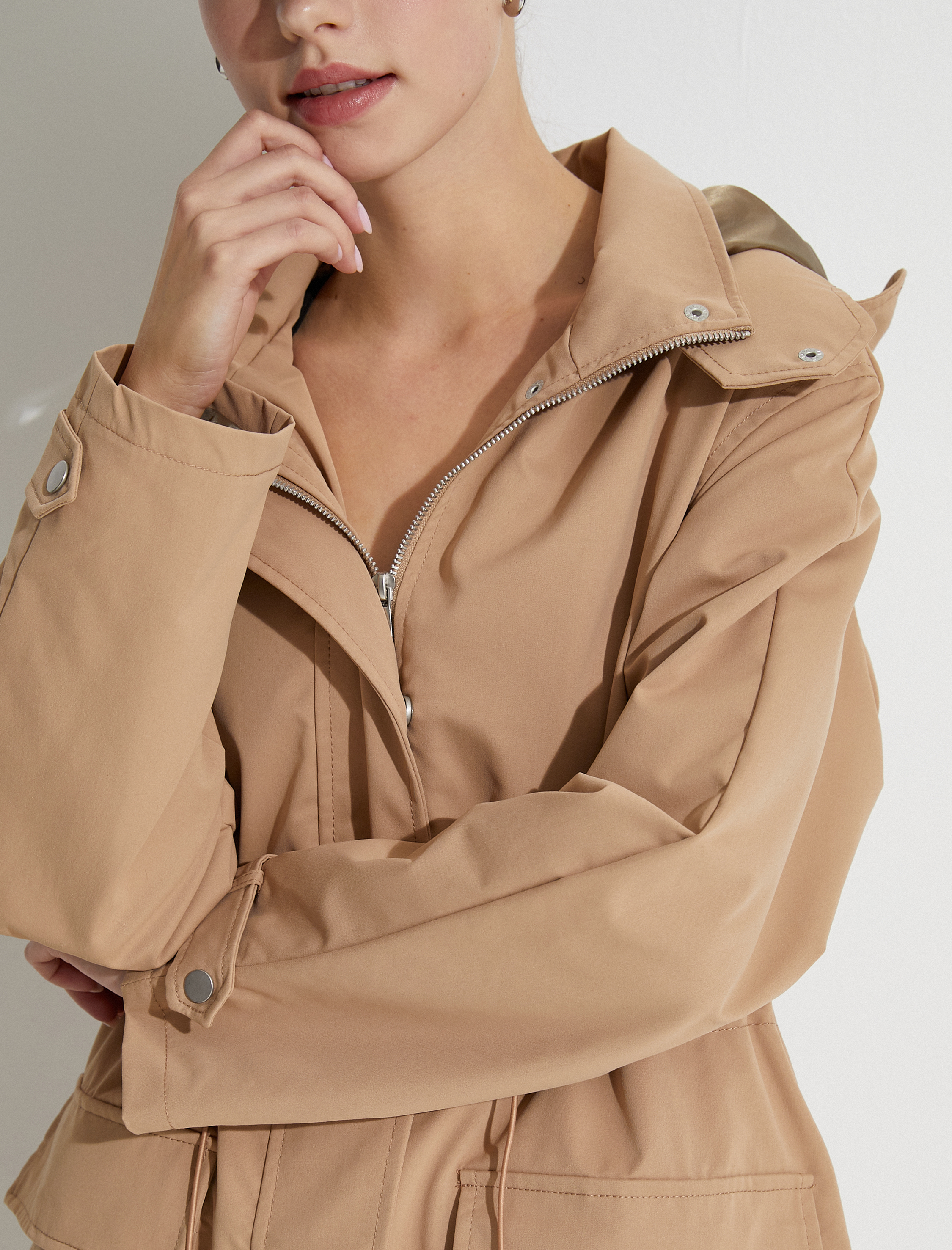   Trençkot Kapüşonlu Beli Bağlamalı Fermuarlı Manşetleri Bantlı