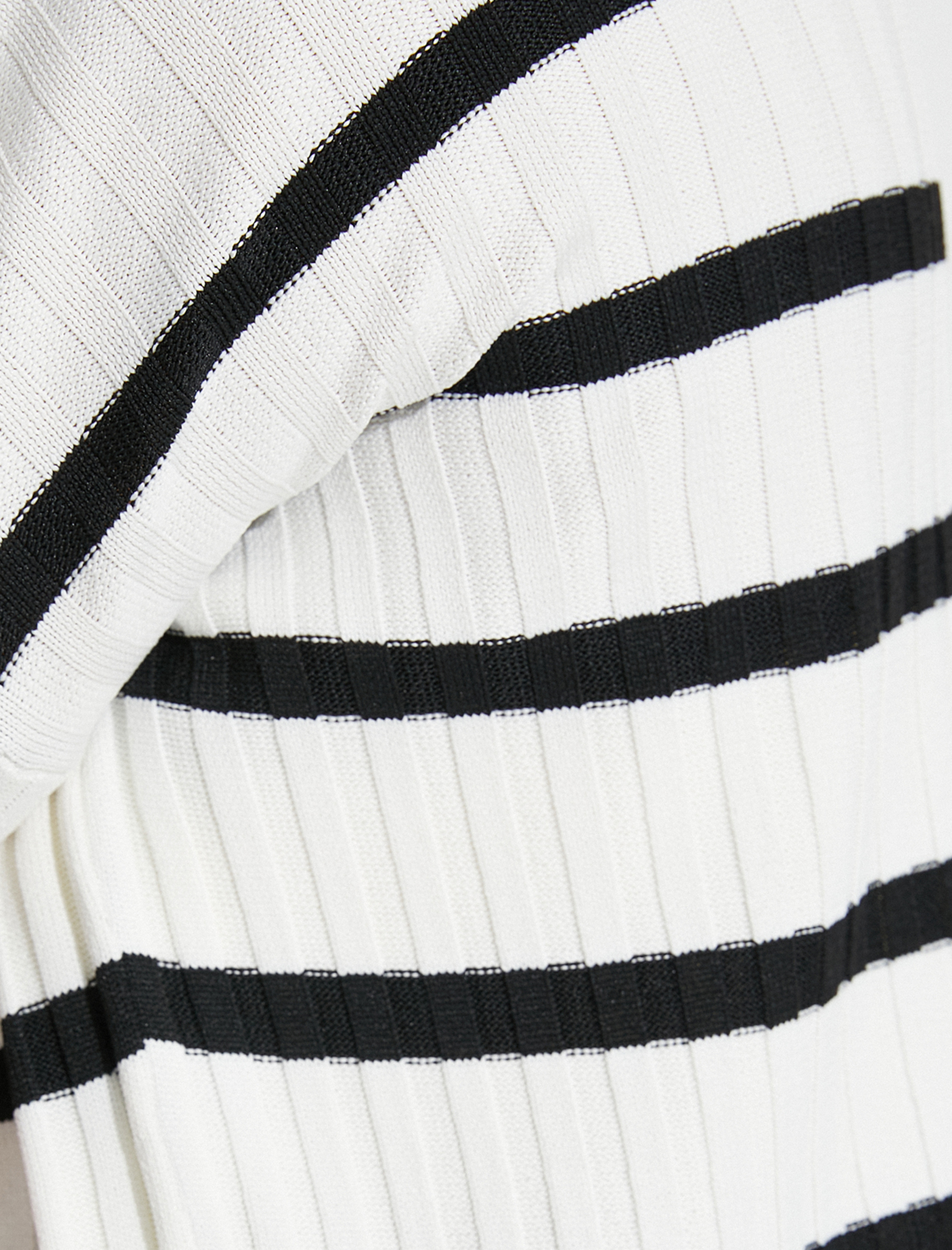   Triko Kazak Dik Yaka Fitilli Düşük Omuzlu