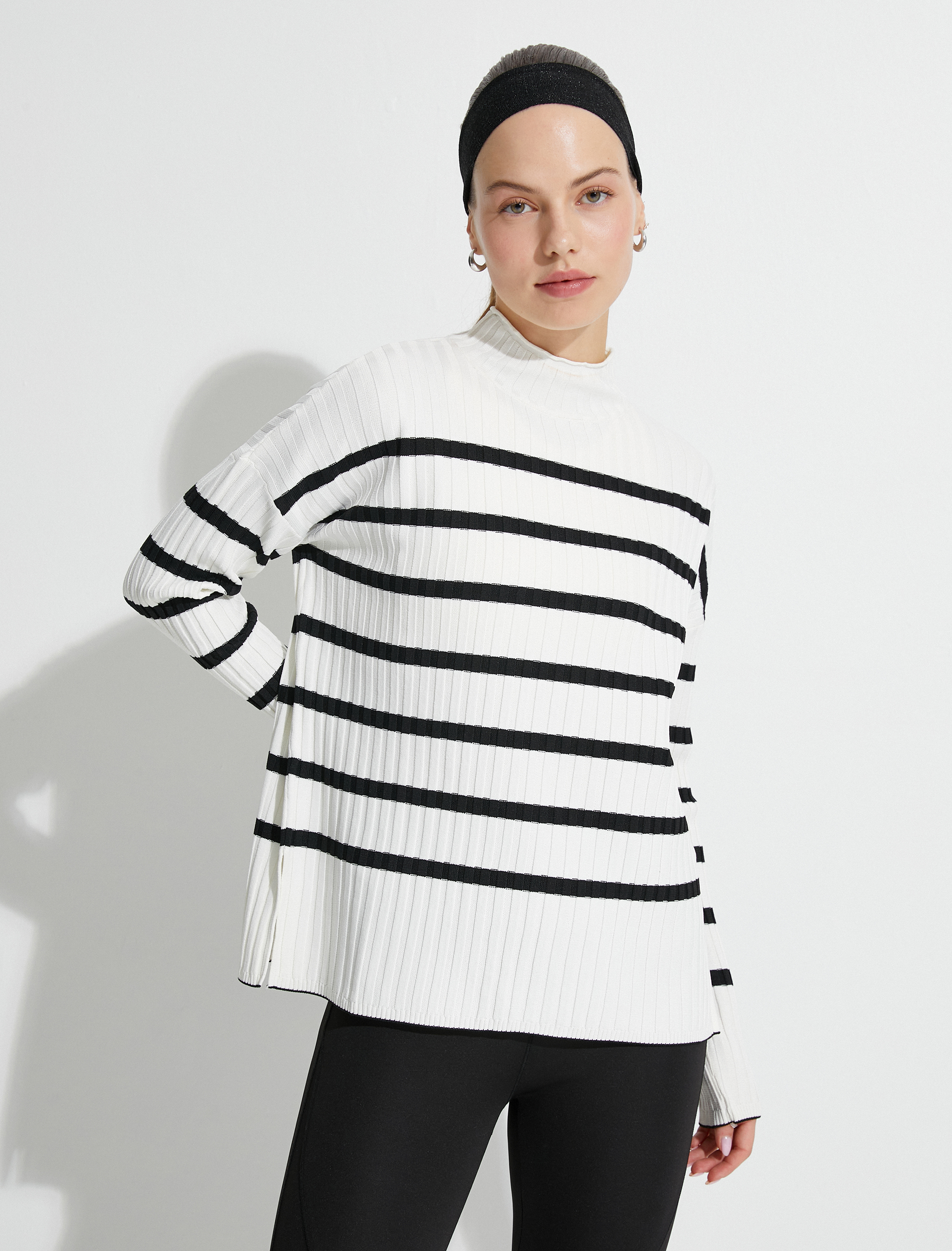   Triko Kazak Dik Yaka Fitilli Düşük Omuzlu