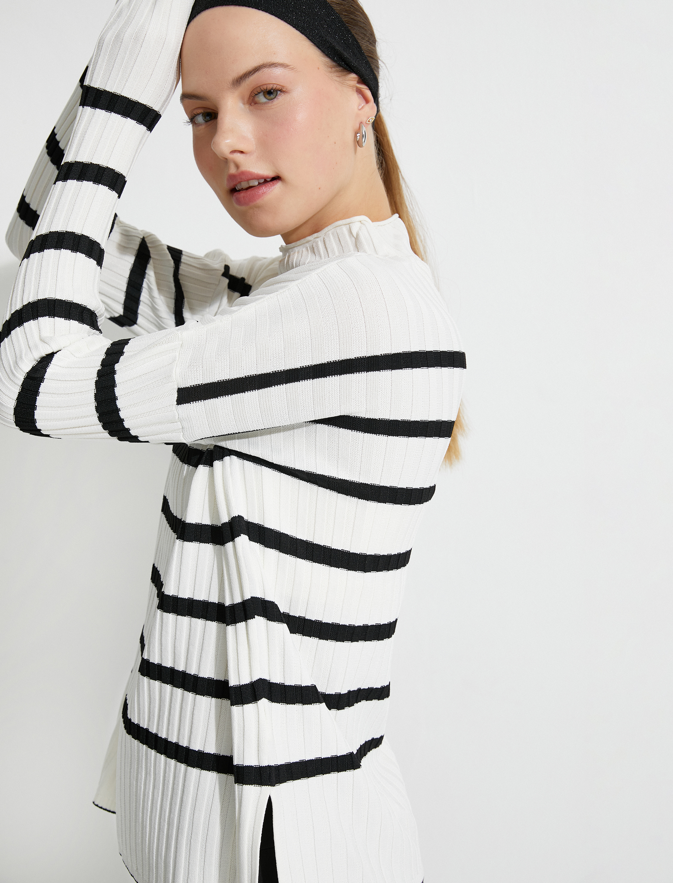   Triko Kazak Dik Yaka Fitilli Düşük Omuzlu