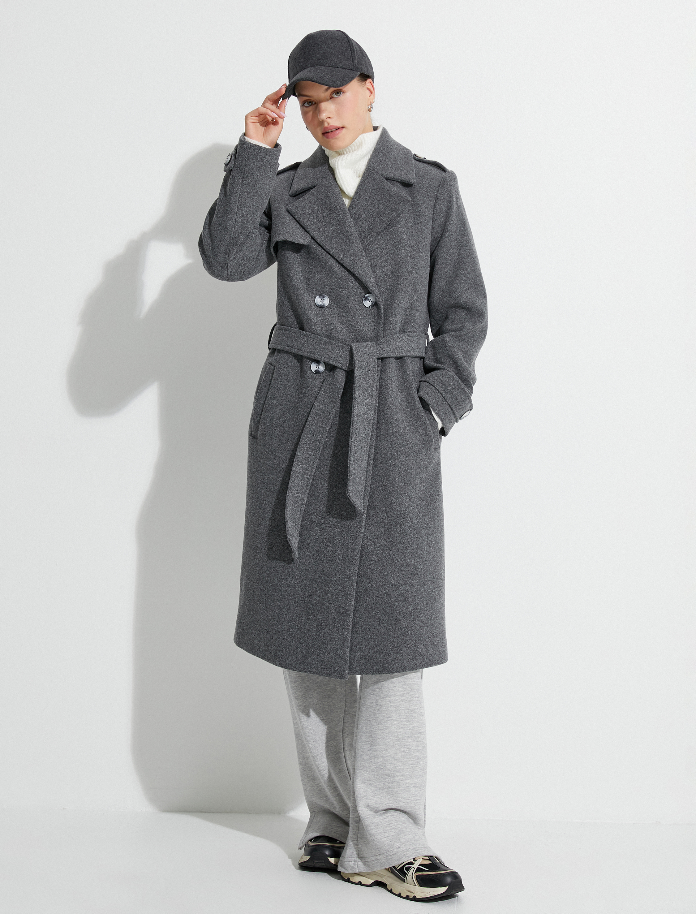   Uzun Kaşe Kaban Beli Kuşaklı Kruvaze Düğmeli Cep Detaylı