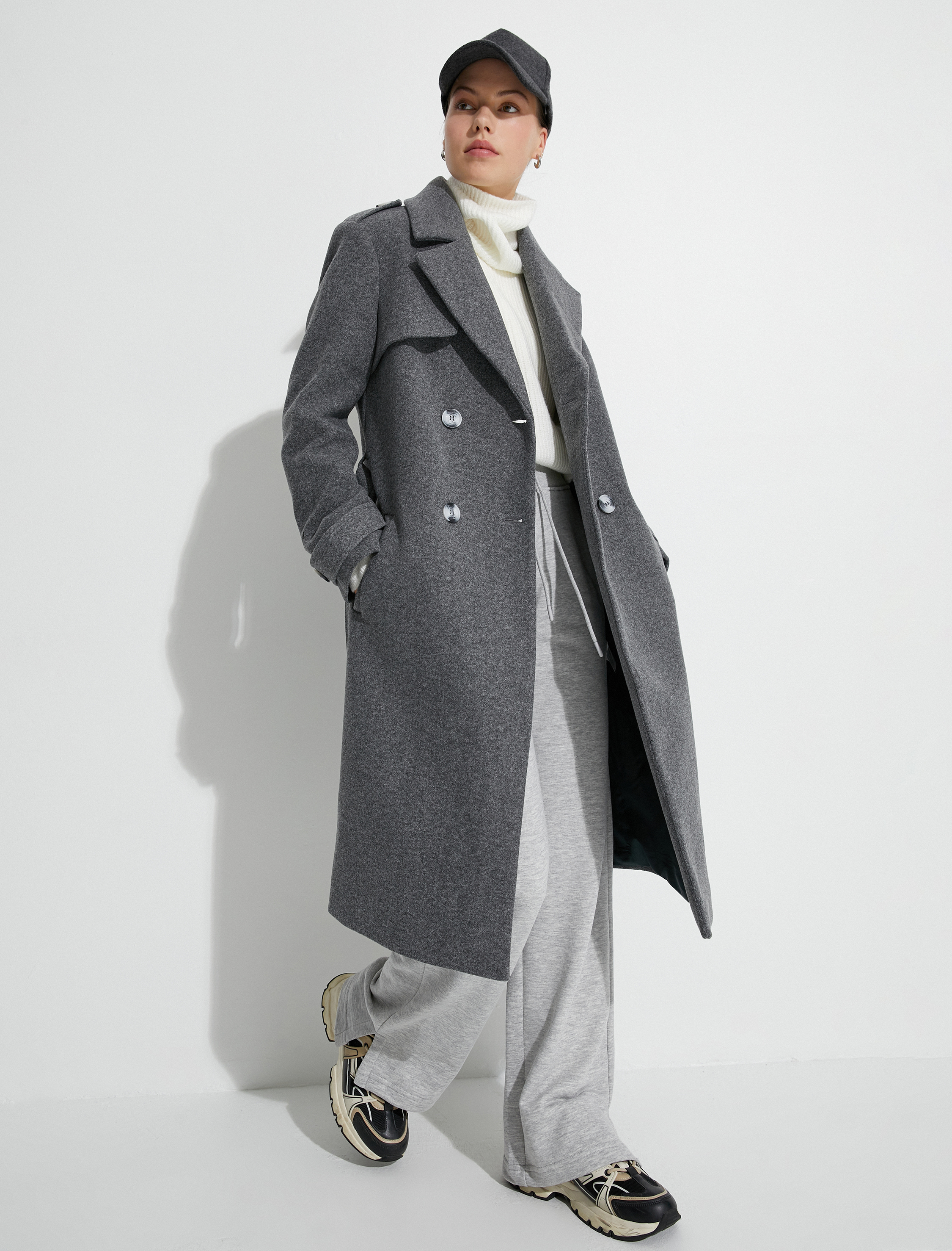   Uzun Kaşe Kaban Beli Kuşaklı Kruvaze Düğmeli Cep Detaylı