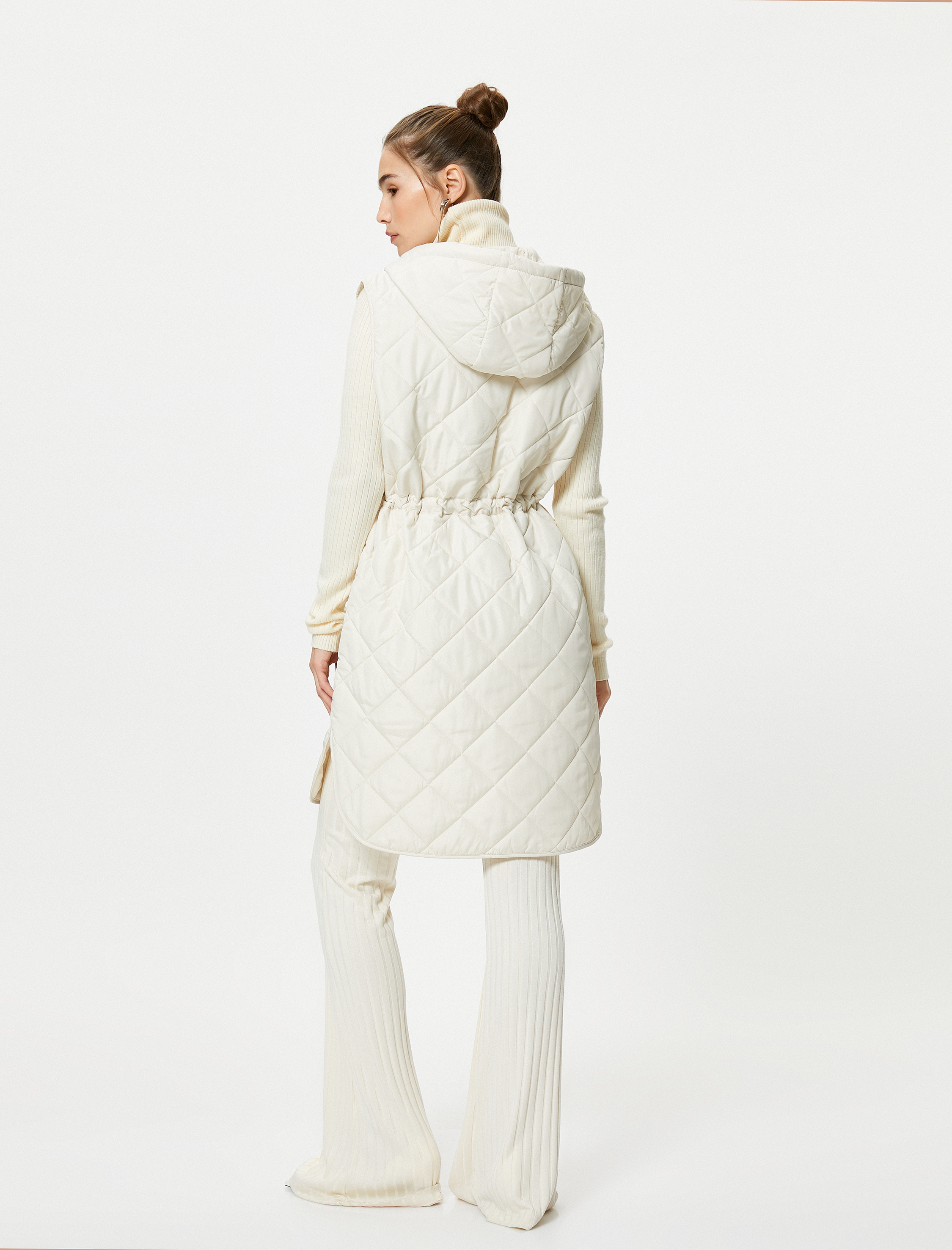   Kapitone Uzun Yelek Cepli Kapüşonlu Beli Bağlamalı Çıtçıt Düğmeli