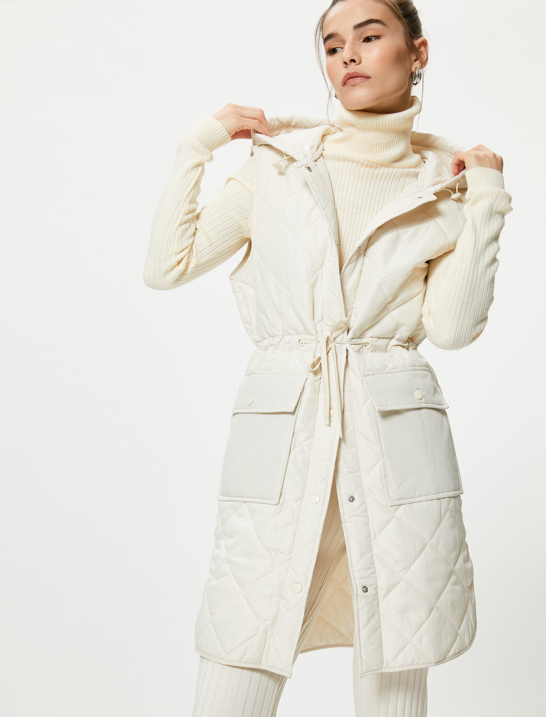   Kapitone Uzun Yelek Cepli Kapüşonlu Beli Bağlamalı Çıtçıt Düğmeli