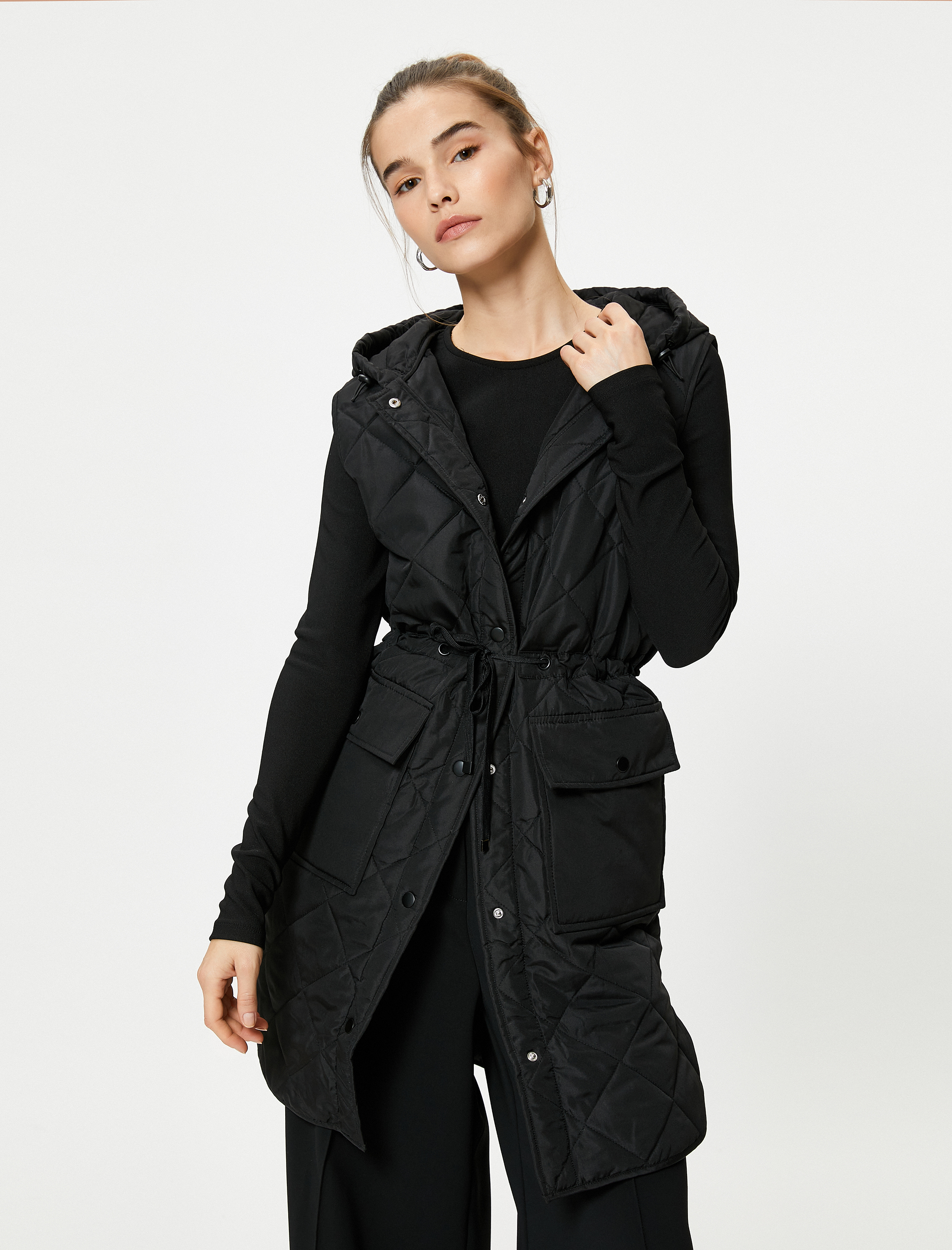   Kapitone Uzun Yelek Cepli Kapüşonlu Beli Bağlamalı Çıtçıt Düğmeli