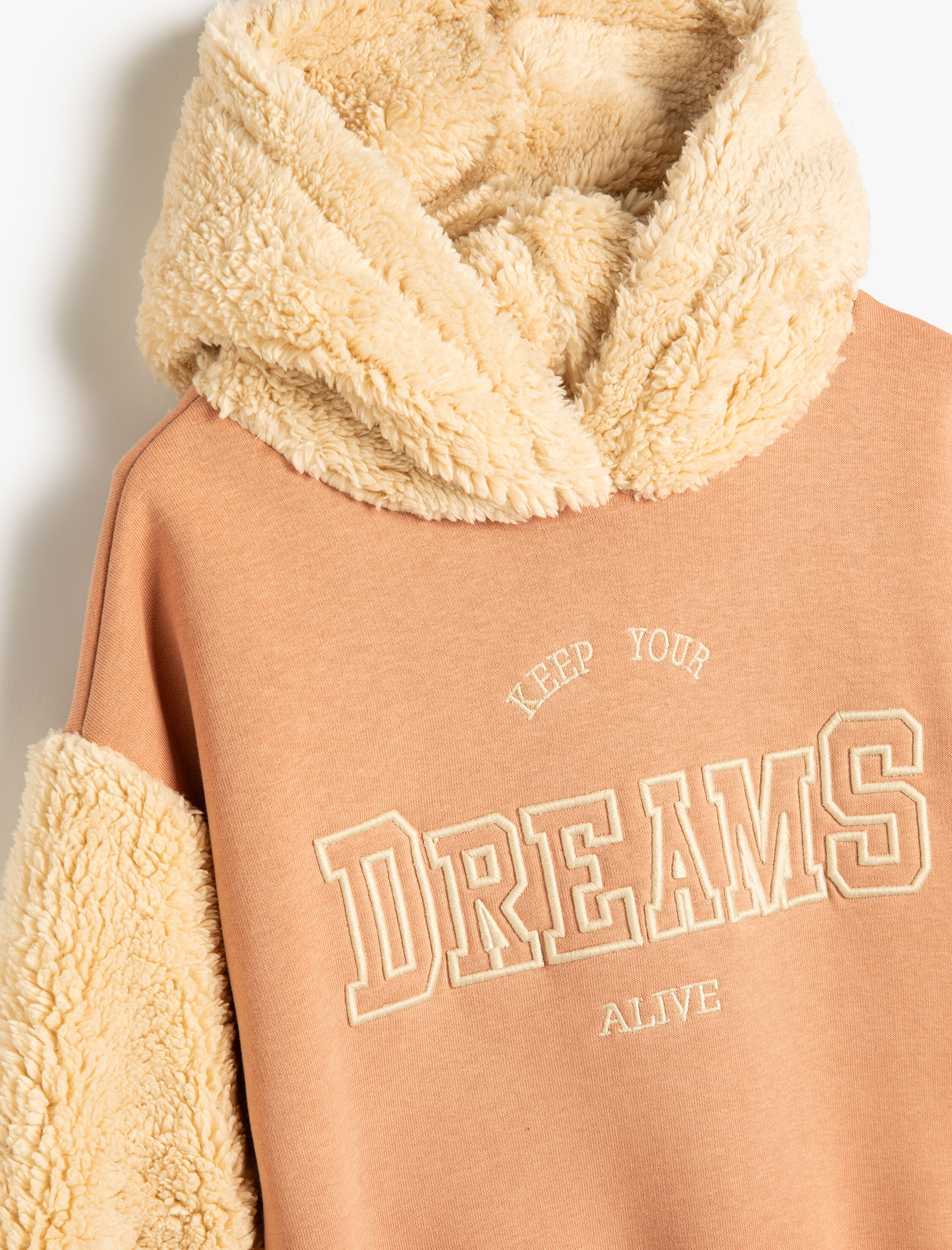  Kız Çocuk Peluş Kollu Kapşonlu Sweat Slogan İşlemeli Şardonlu