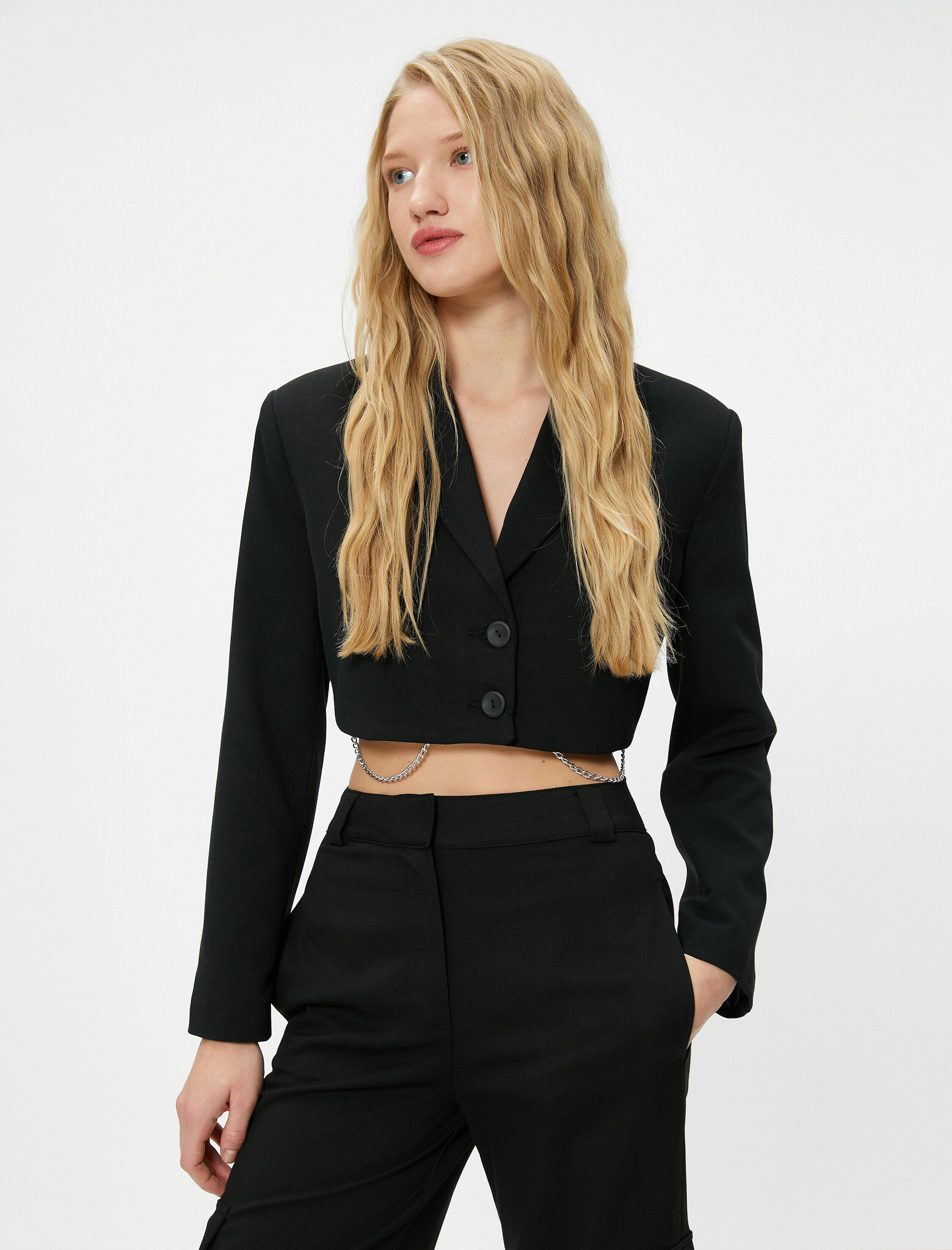   Crop Ceket Ters Kruvaze Yaka Düğme Kapamalı Slim Fit Zincir Detaylı