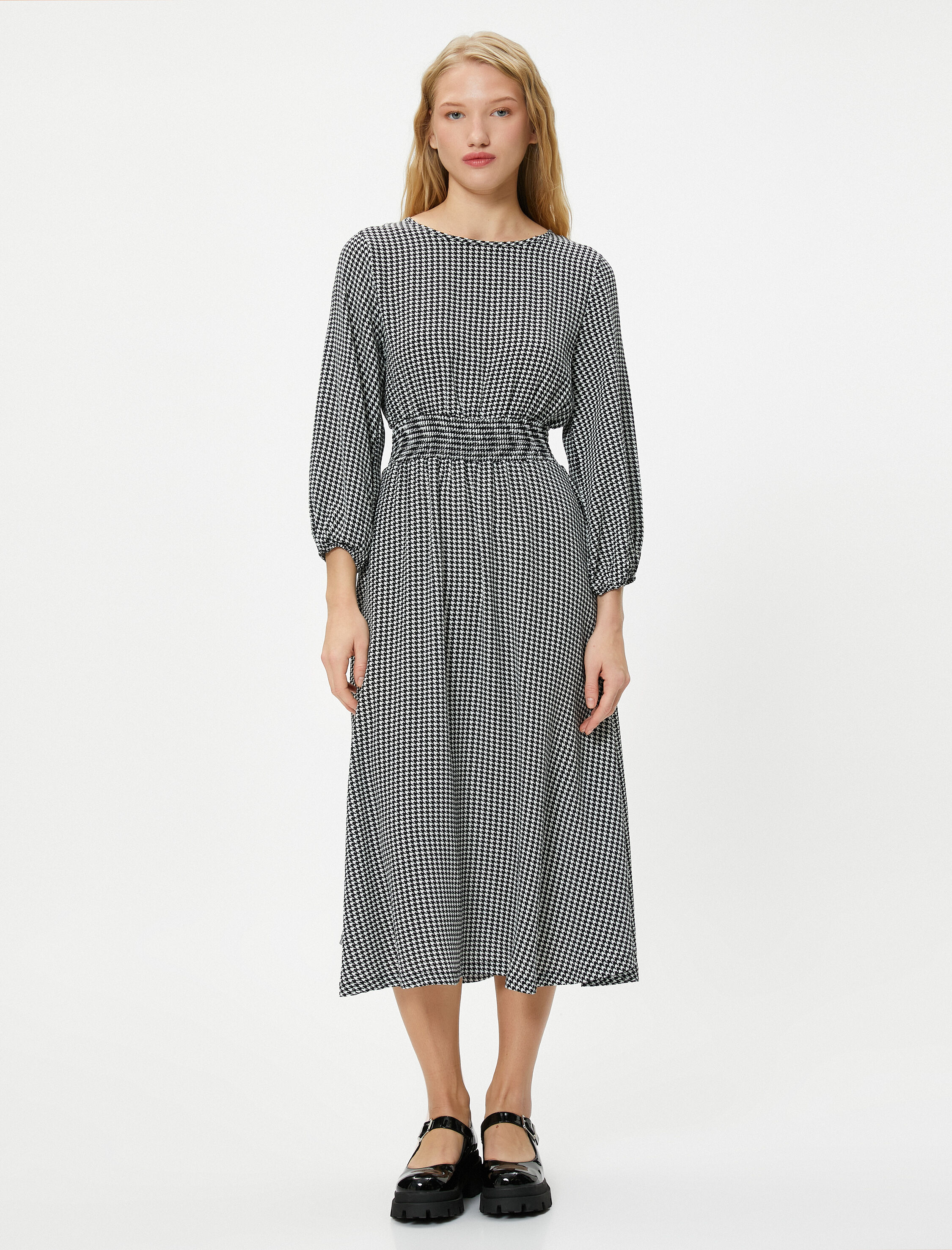   Kışlık Elbise Maksi Boy Uzun Kollu Yuvarlak Yaka Gipe Detaylı Kazayağı Desenli