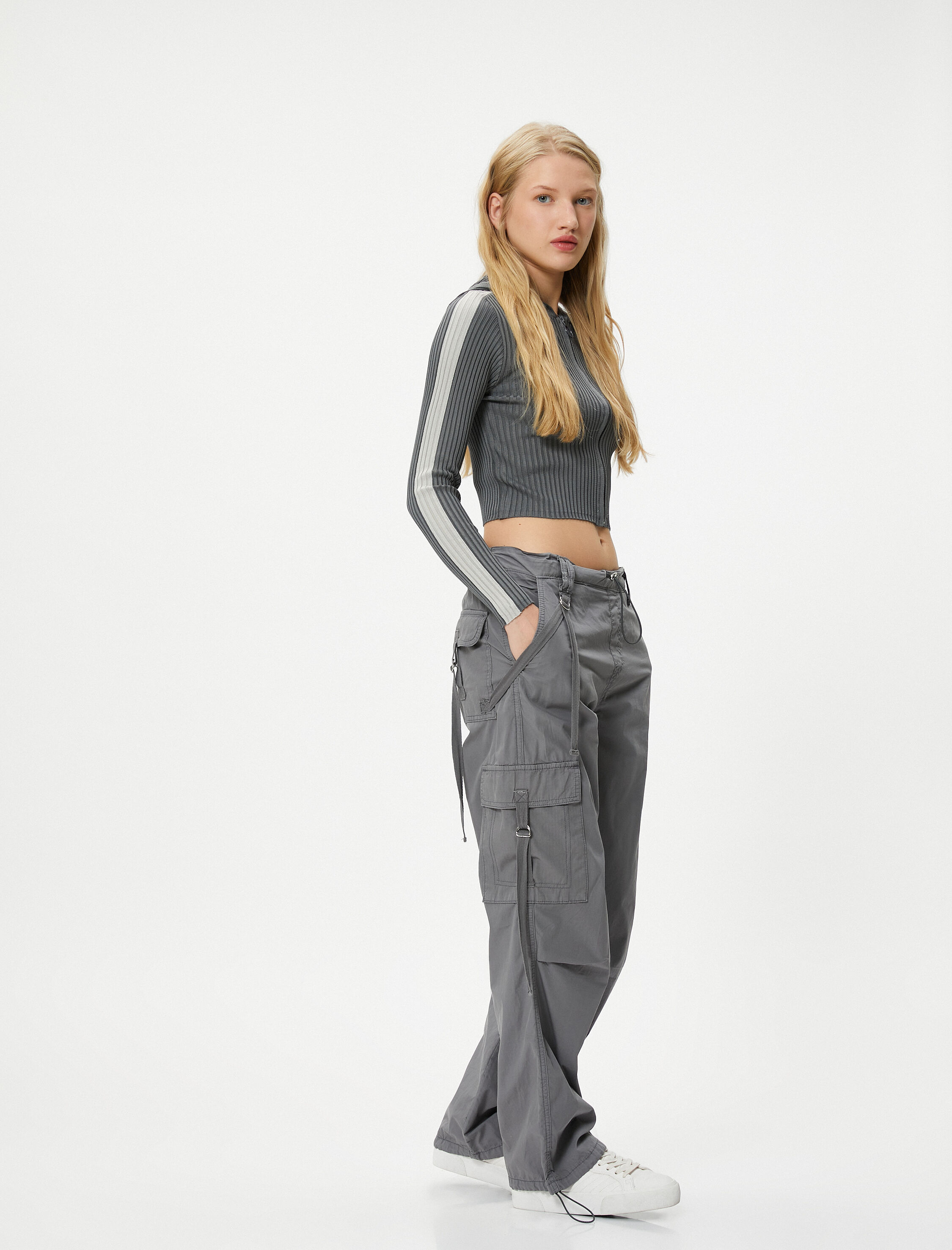   Kapüşonlu Fermuarlı Crop Hırka Çizgi Detaylı Slim Fit