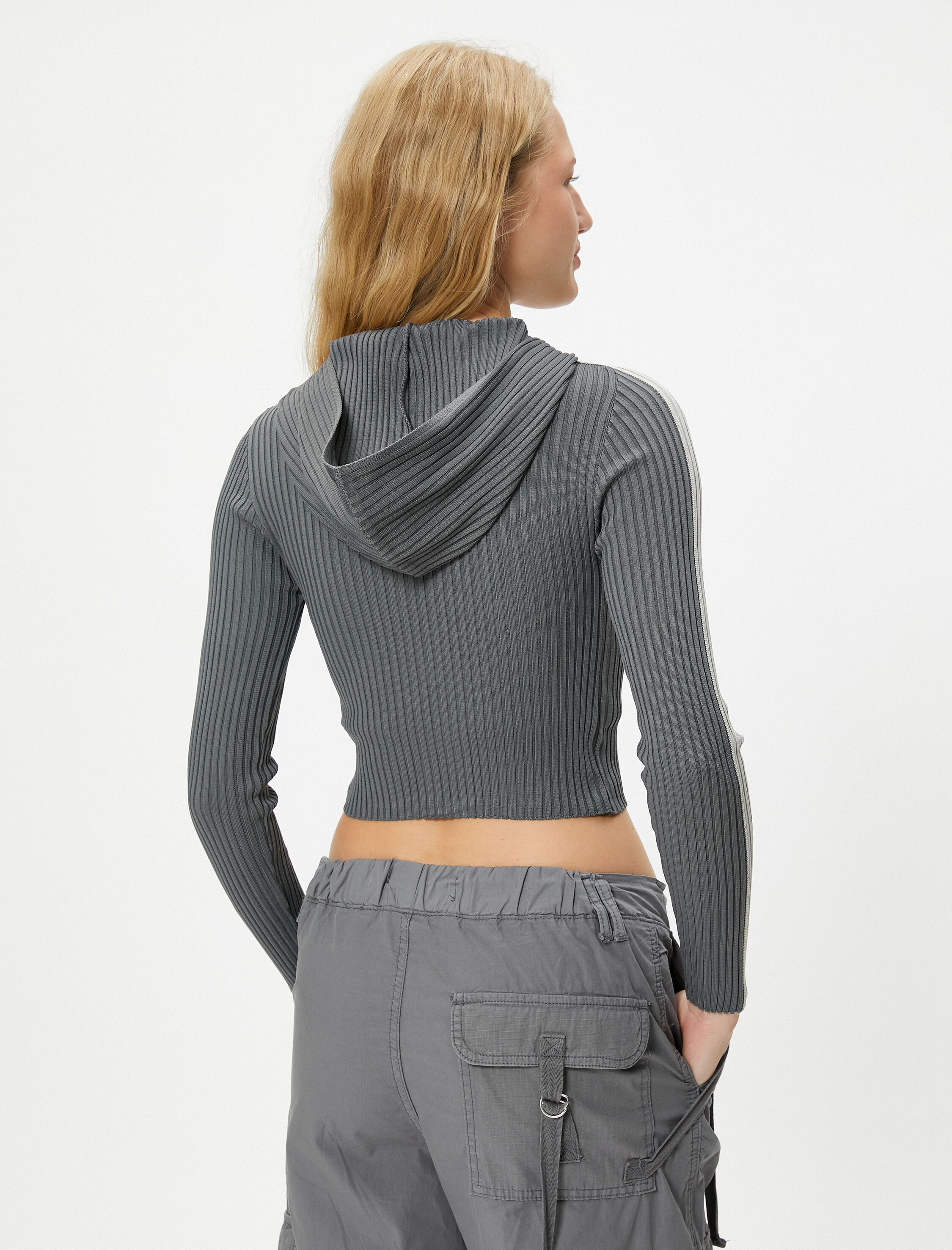   Kapüşonlu Fermuarlı Crop Hırka Çizgi Detaylı Slim Fit