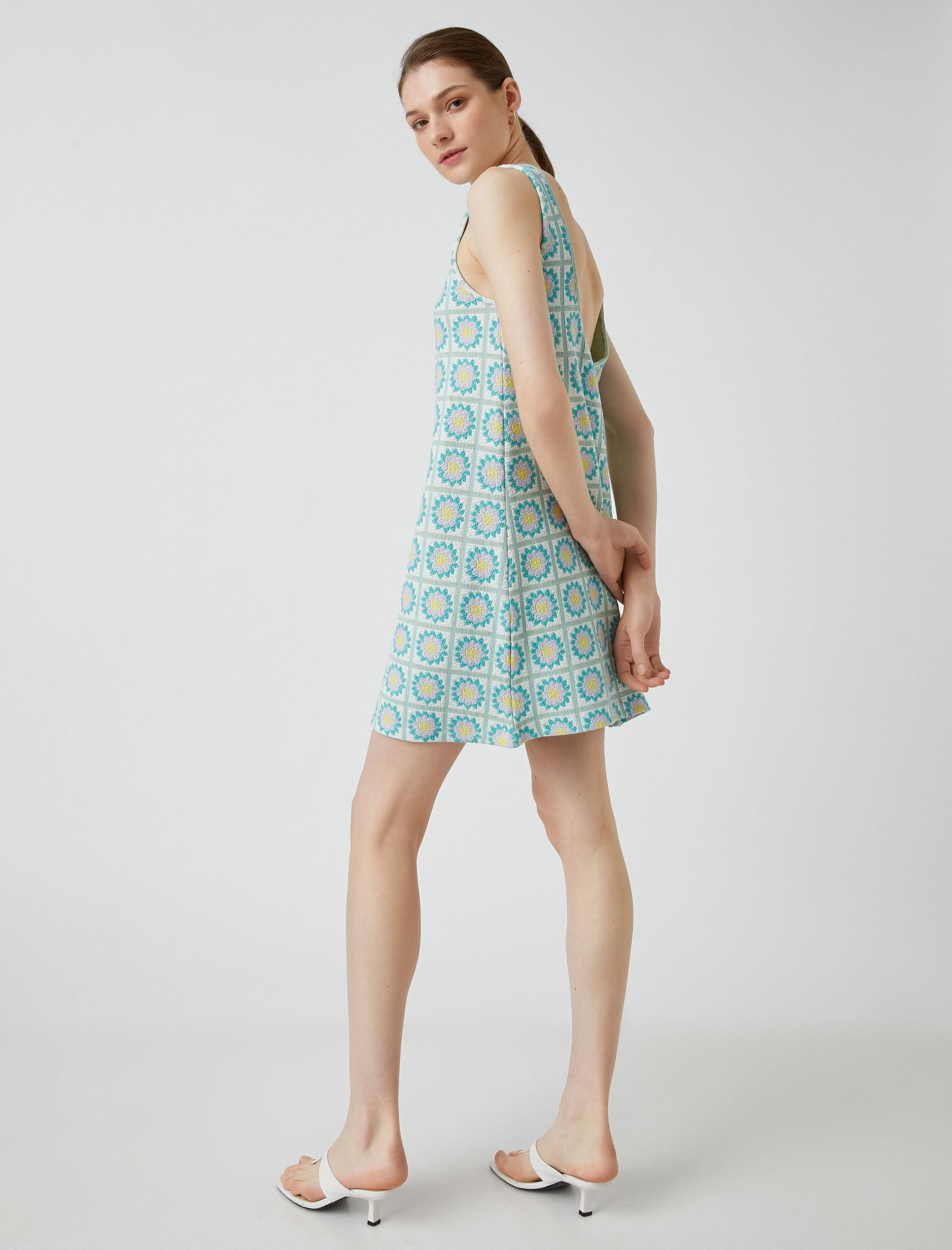   Çiçekli Mini Elbise Kolsuz Kayık Yaka