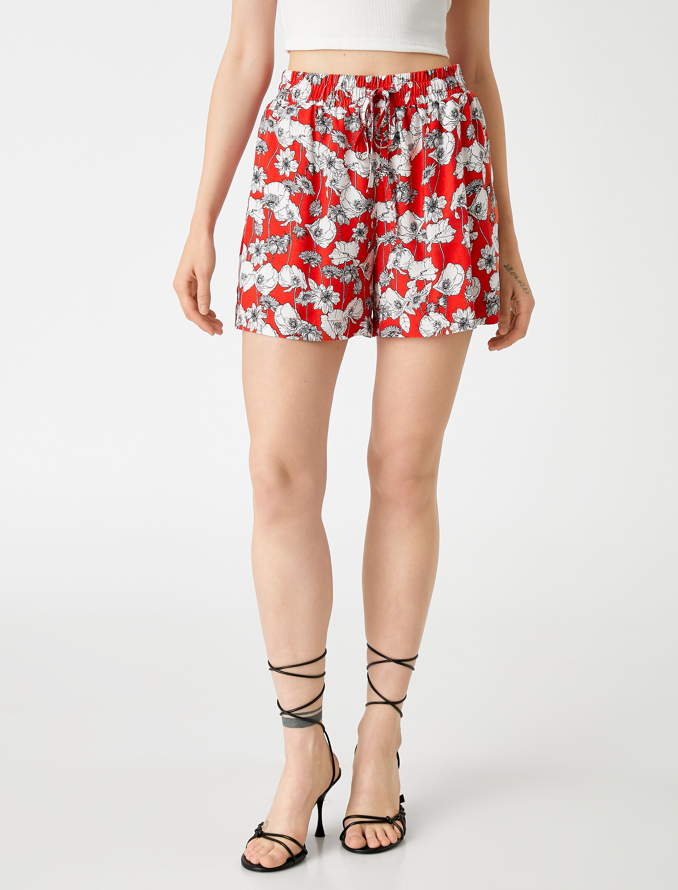   Çiçekli Şort Beli Bağlamalı