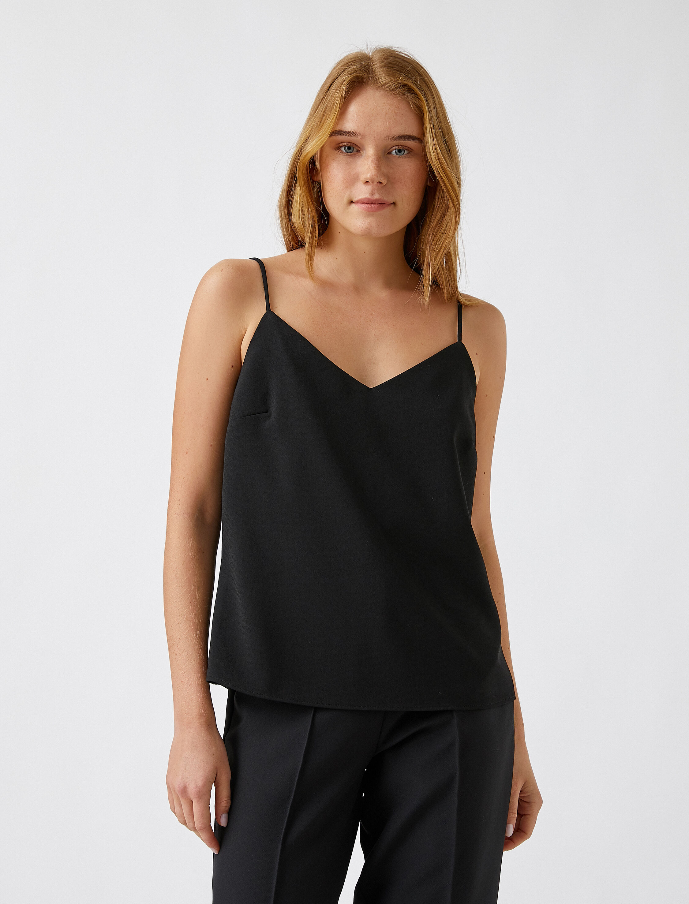   V Yaka Dikiş Detaylı Atlet