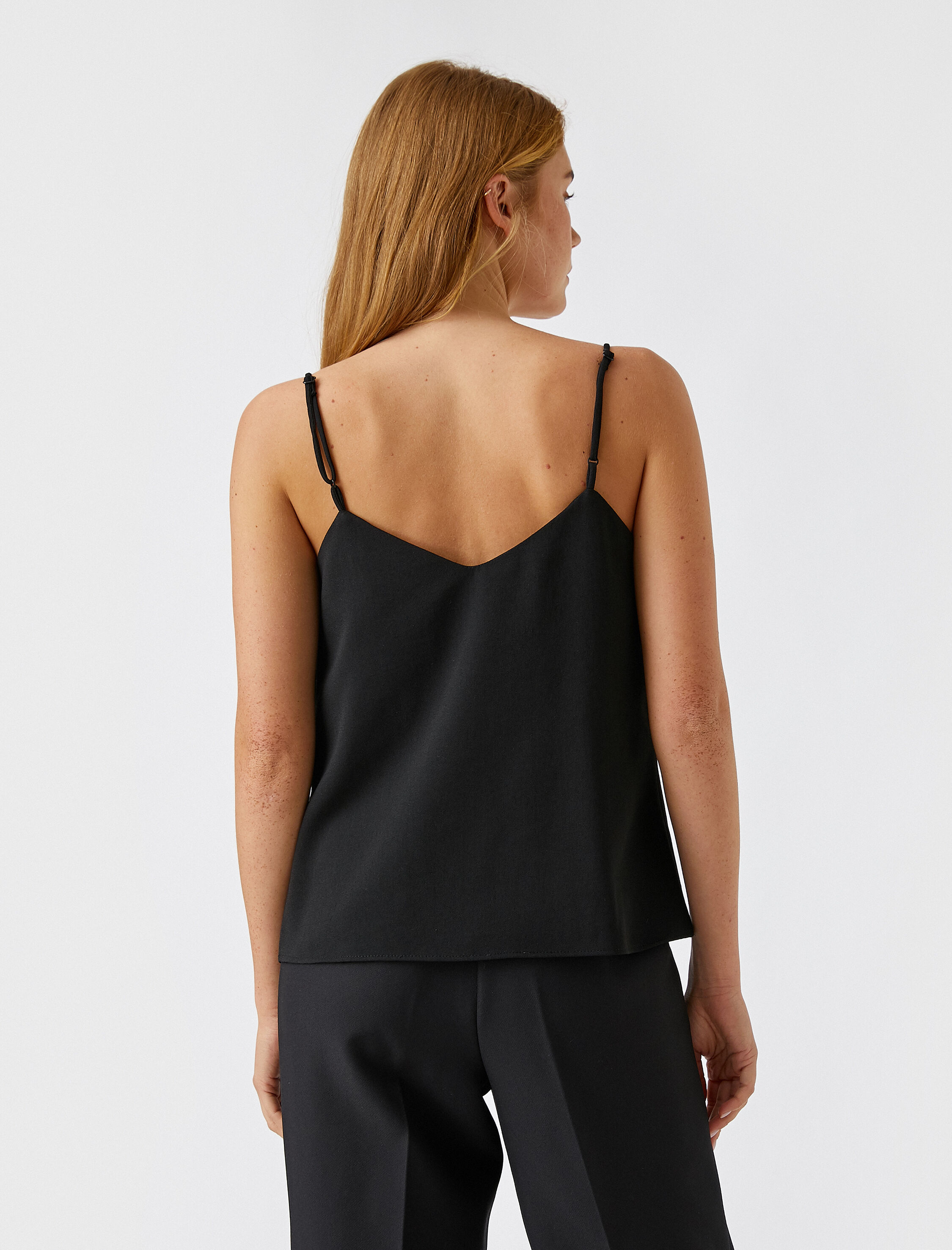   V Yaka Dikiş Detaylı Atlet