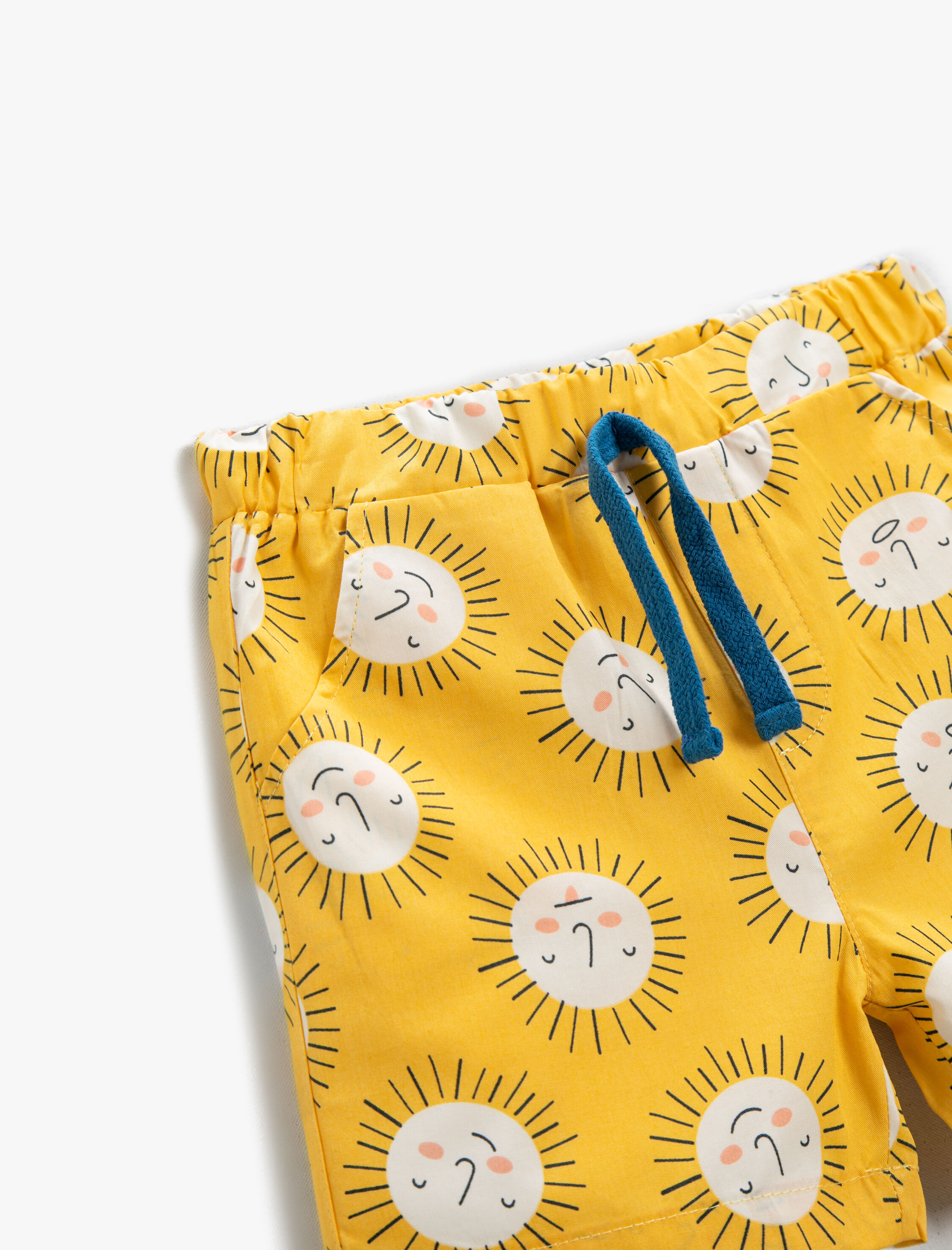  Erkek Bebek Güneş Baskılı Şort Düğme Detaylı Beli Bağlamalı Pamuklu