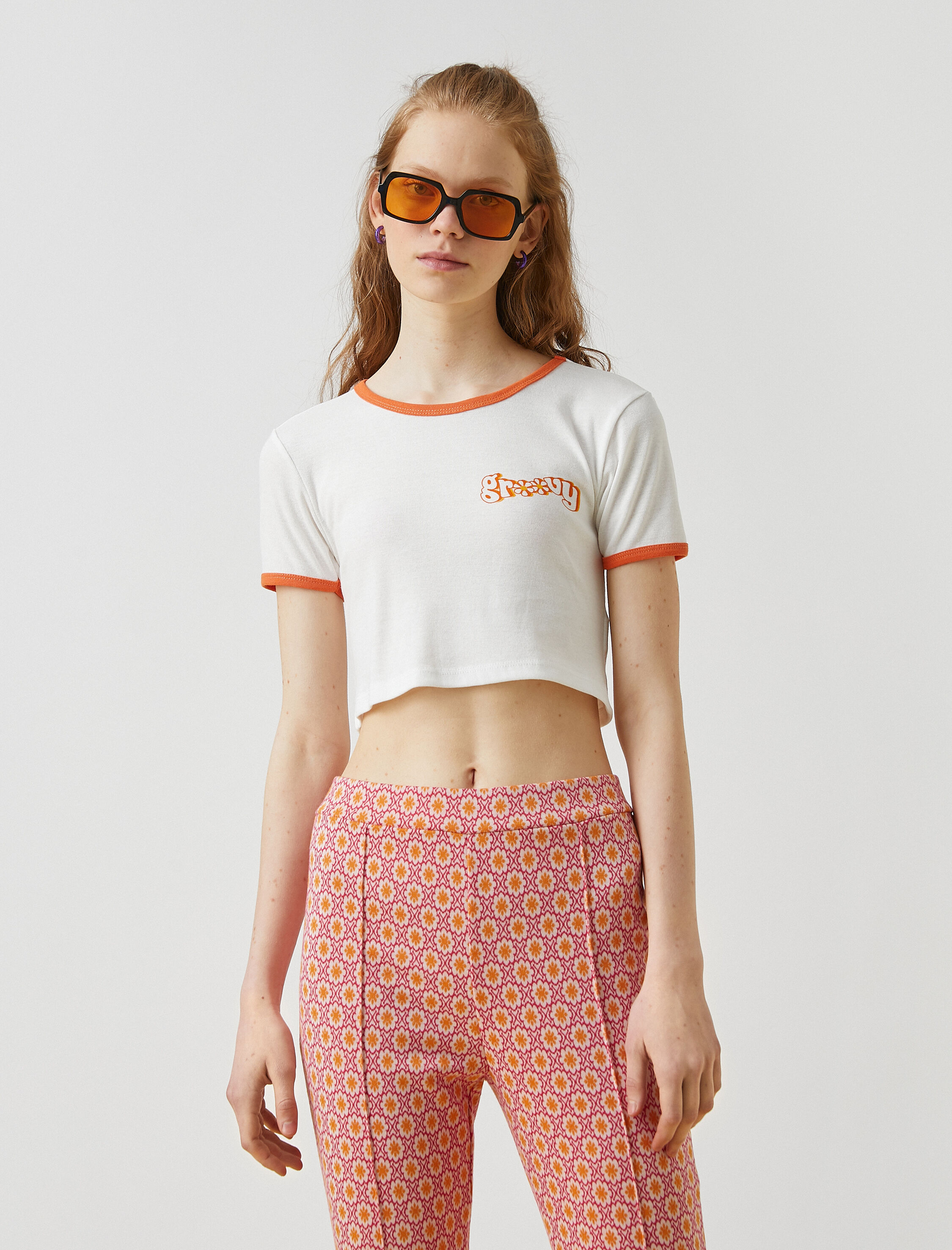   Crop Tişört Biyeli Kısa Kollu Minimal Baskılı