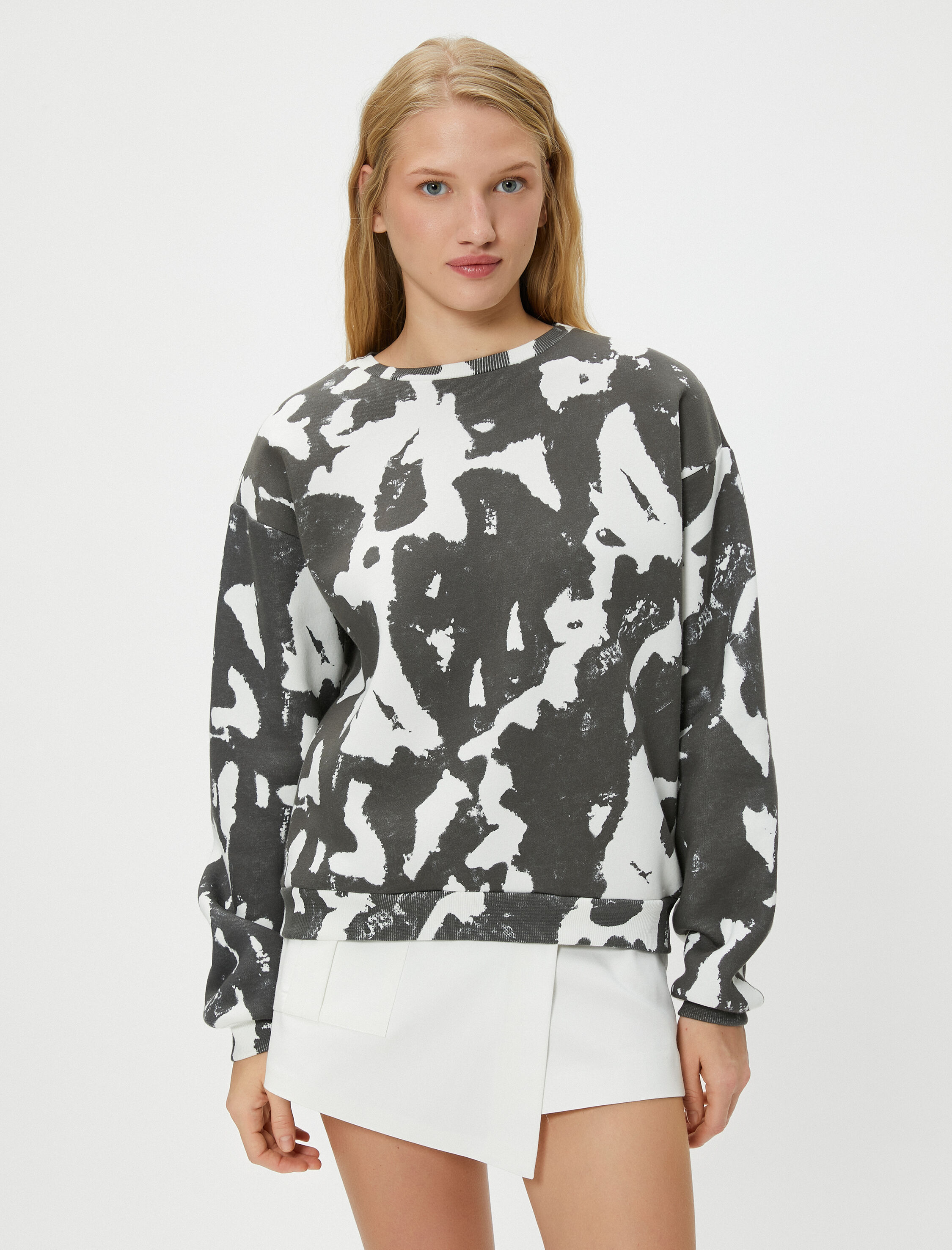   Şardonlu Oversize Sweatshirt Renk Kontrastlı Batik Desenli Uzun Kollu Bisiklet Yaka