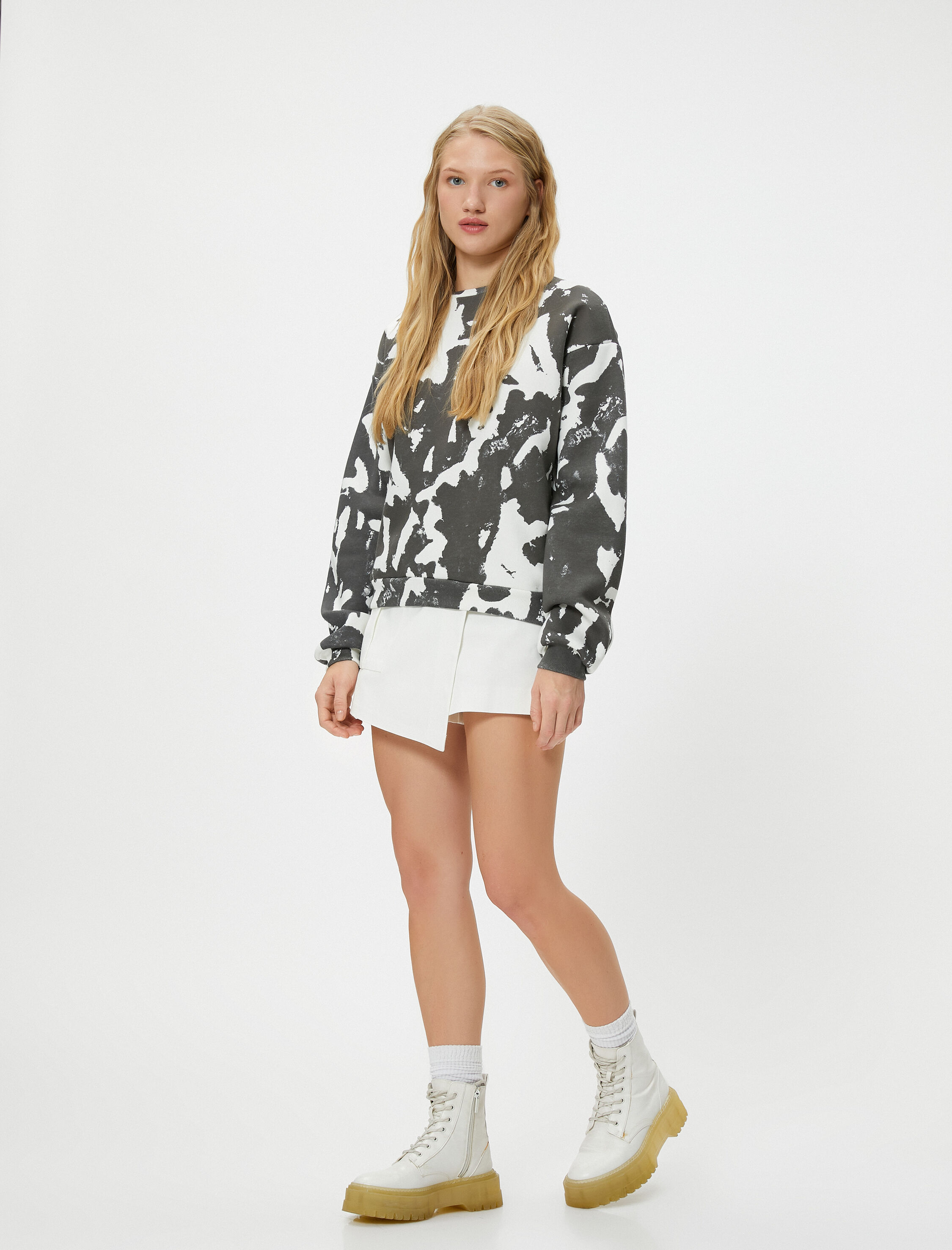   Şardonlu Oversize Sweatshirt Renk Kontrastlı Batik Desenli Uzun Kollu Bisiklet Yaka