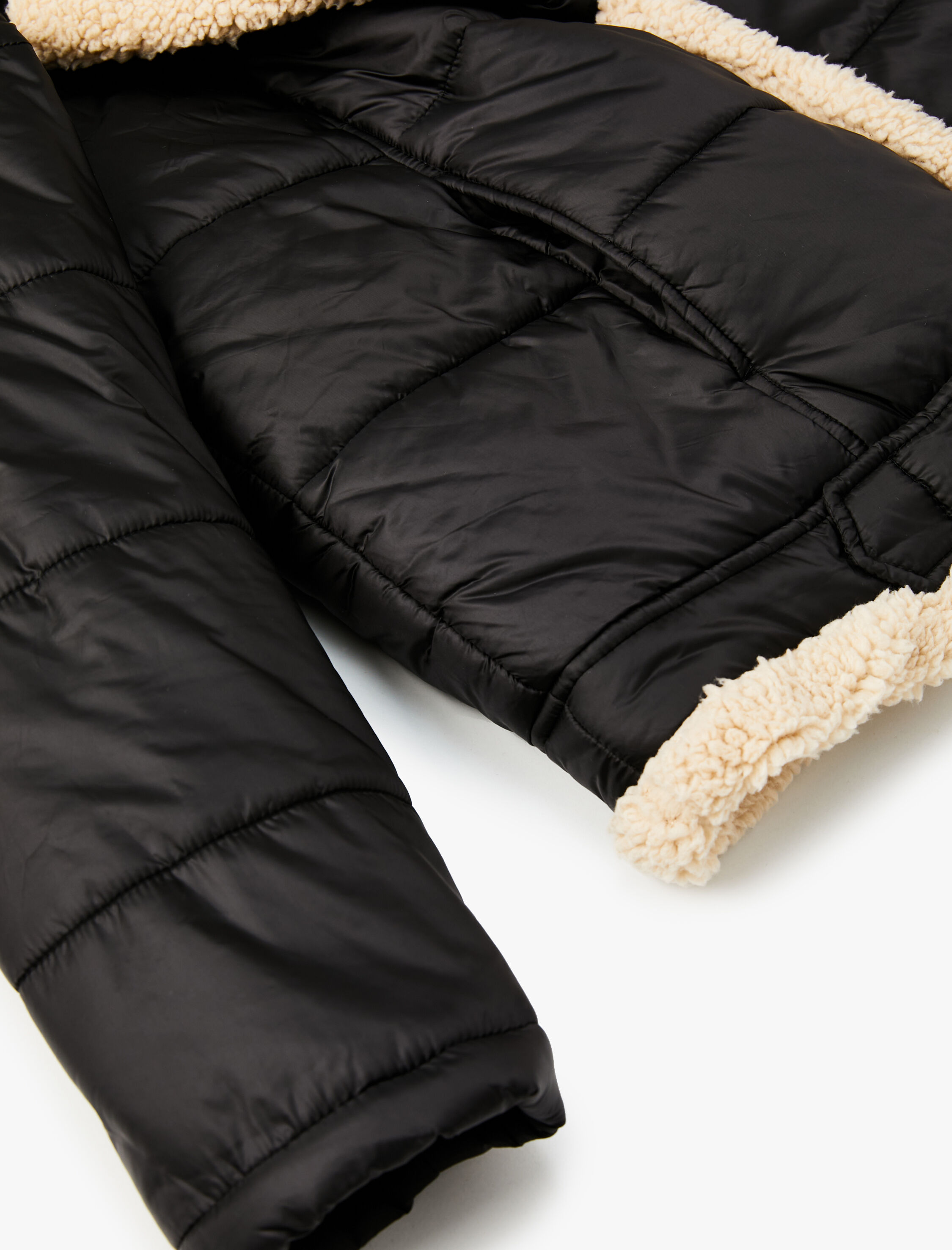   Biker Mont Yakası ve İçi Suni Kürklü Cepli Kemer Detaylı