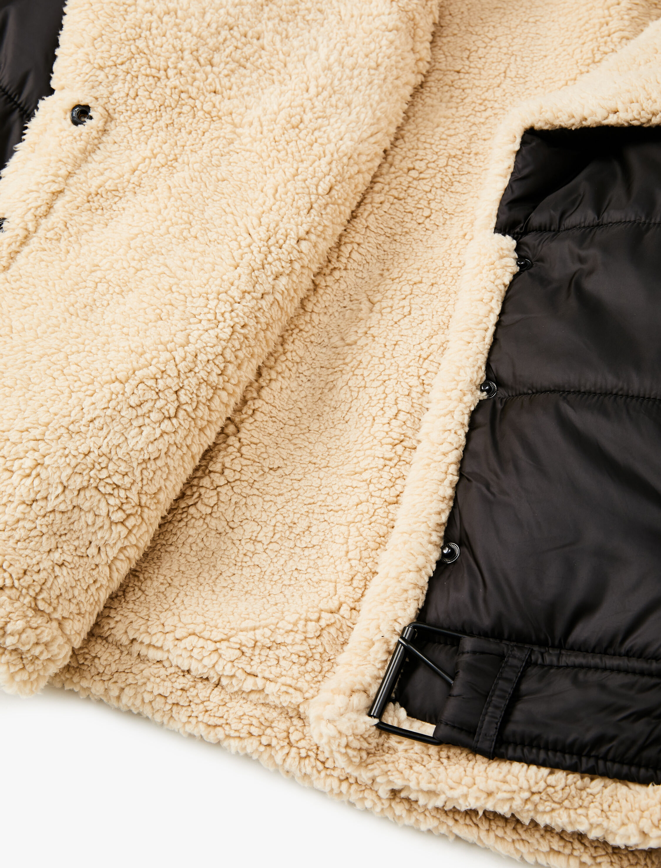   Biker Mont Yakası ve İçi Suni Kürklü Cepli Kemer Detaylı