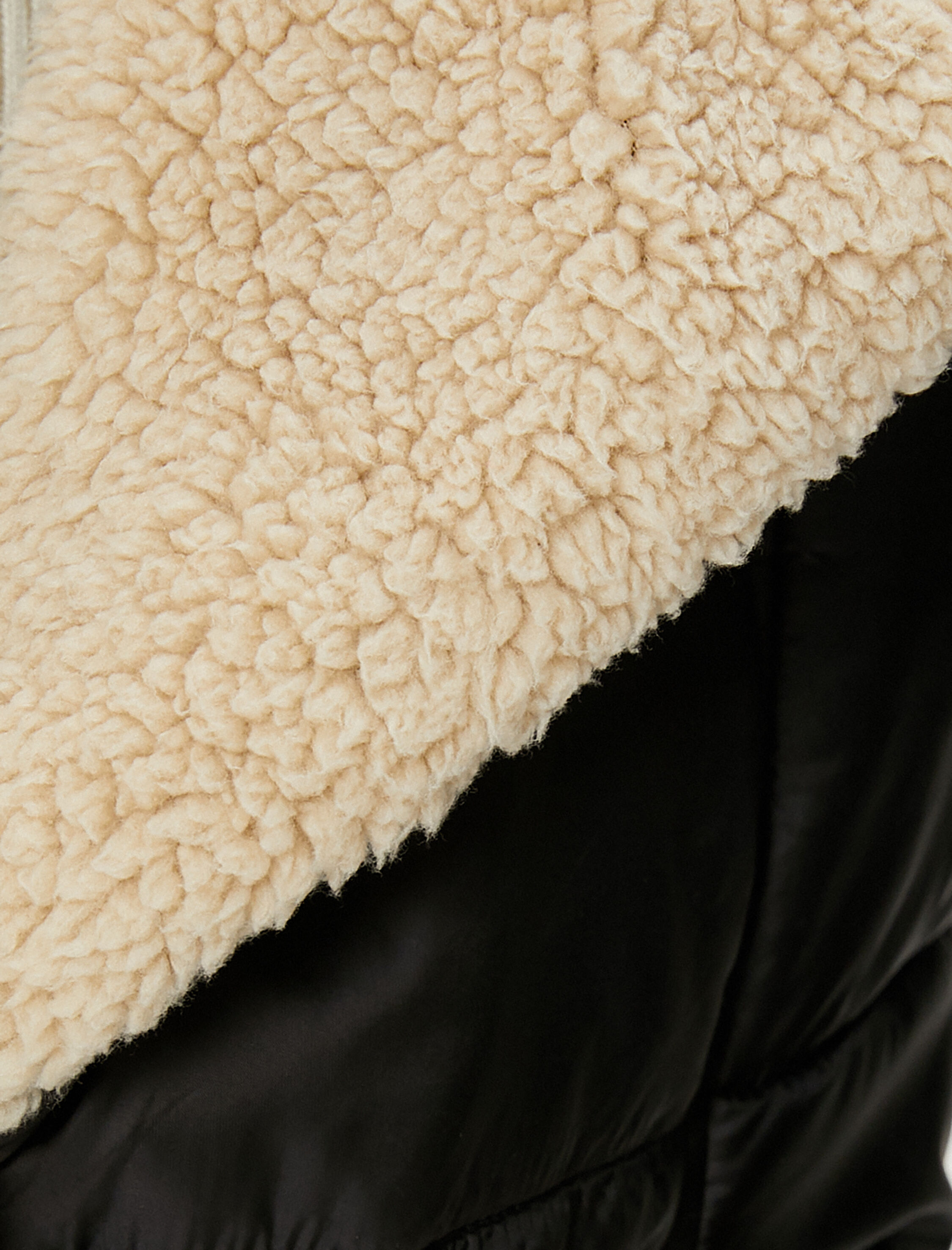   Biker Mont Yakası ve İçi Suni Kürklü Cepli Kemer Detaylı