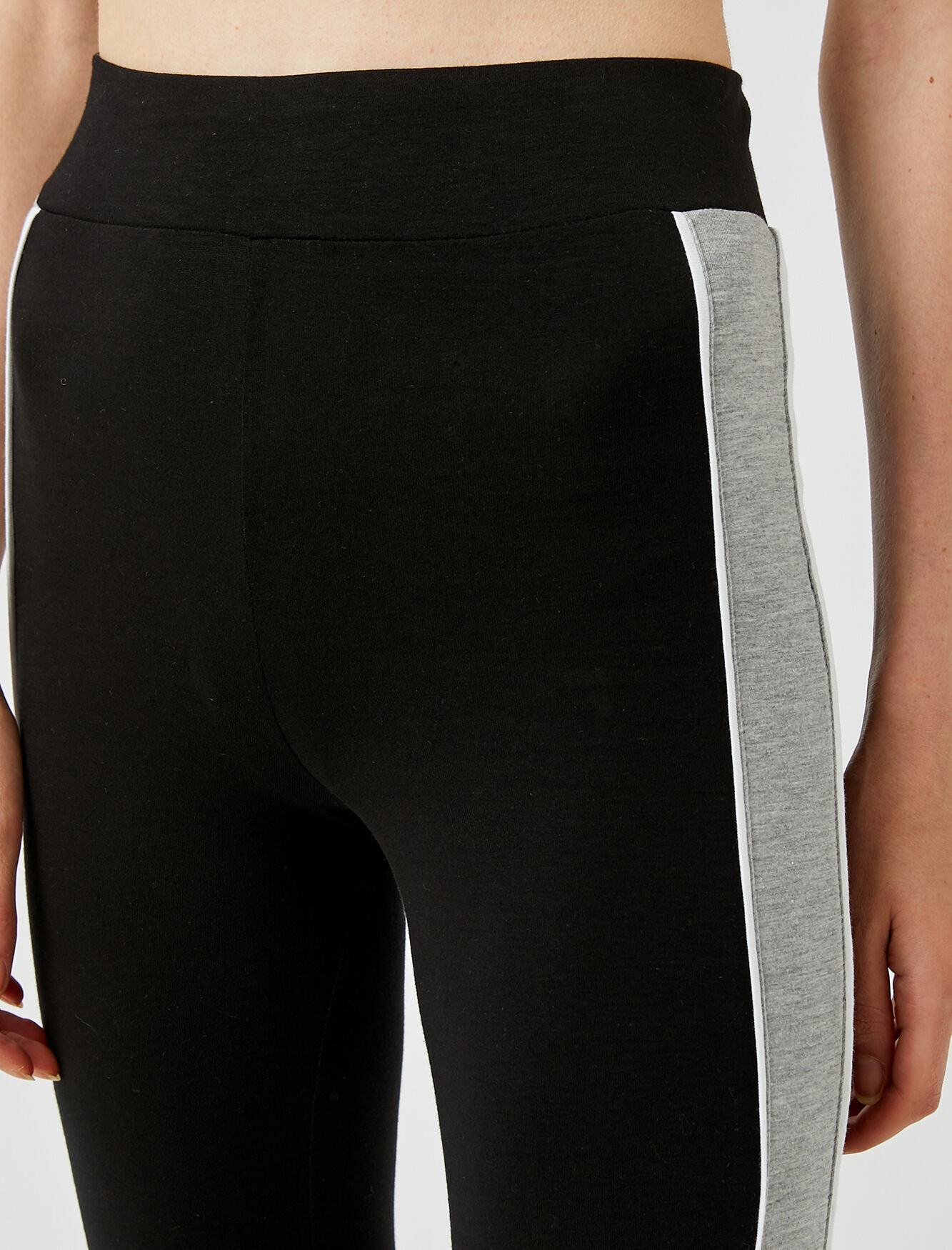   Şerit Detaylı Tayt