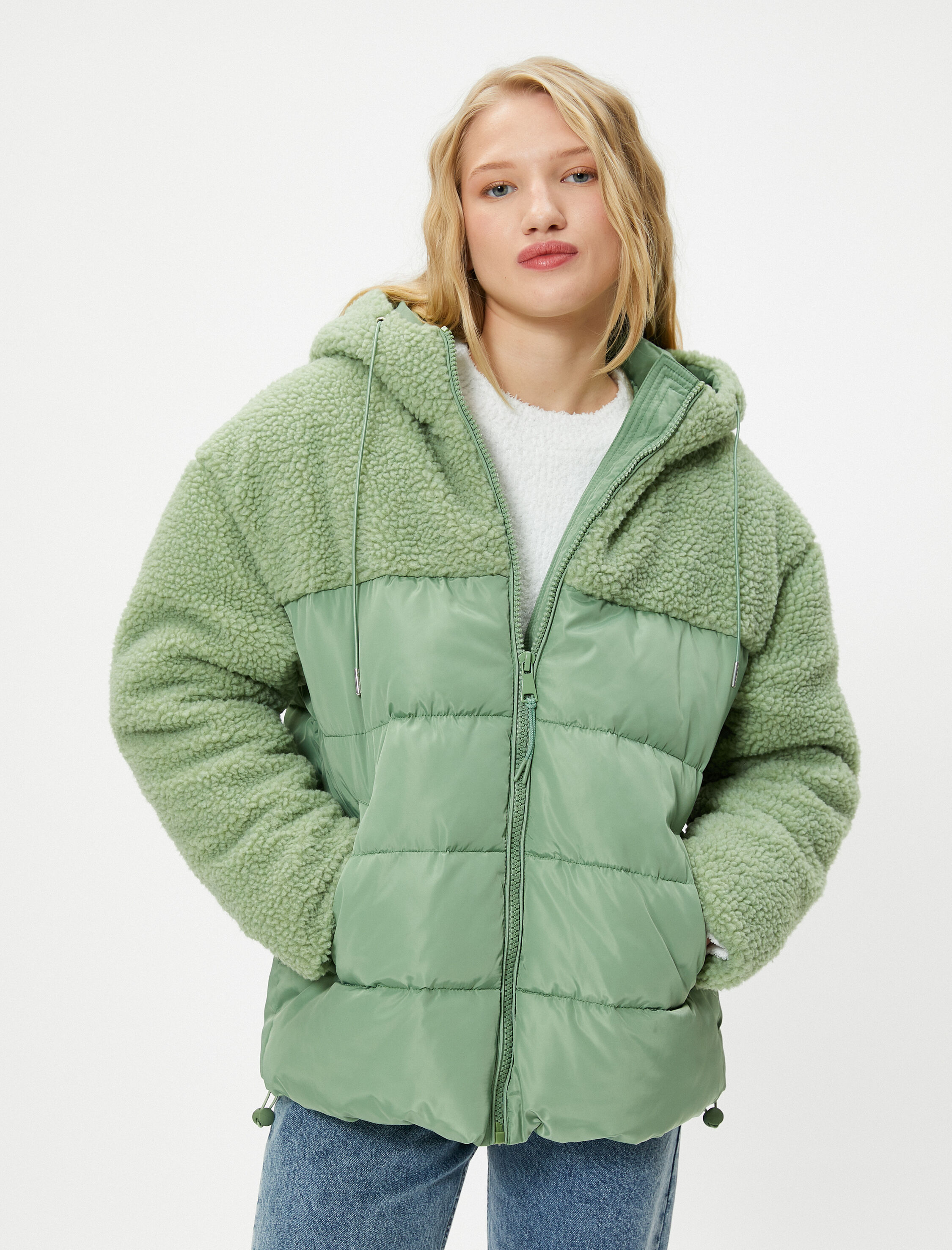   Şişme Mont Peluş Detaylı Kapşonlu Cepli