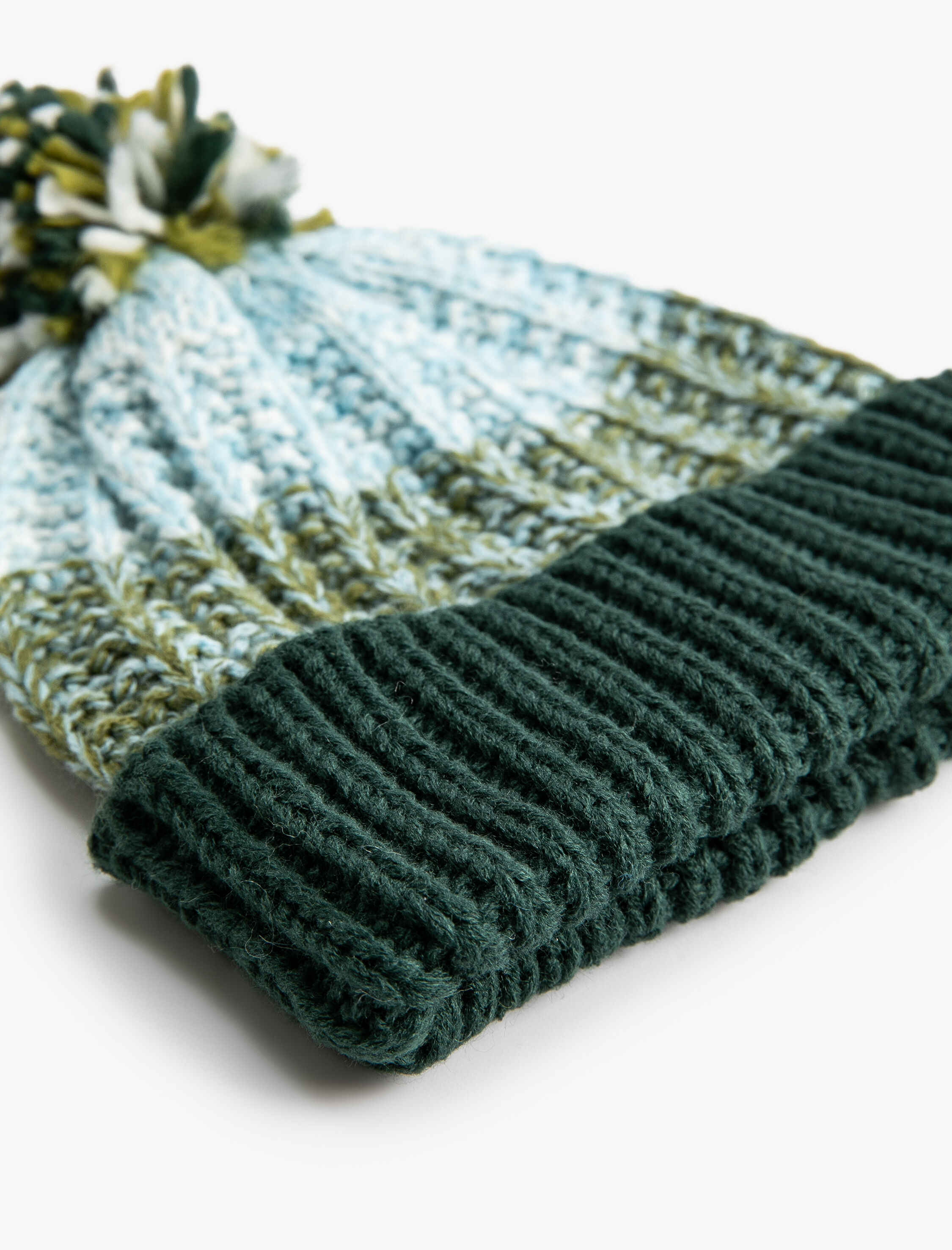  Erkek Çocuk Ponponlu Örgü Bere