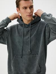 Yıkamalı Hoodie Slogan İşlemeli Kanguru Cepli Rahat Kesim Şardonlu