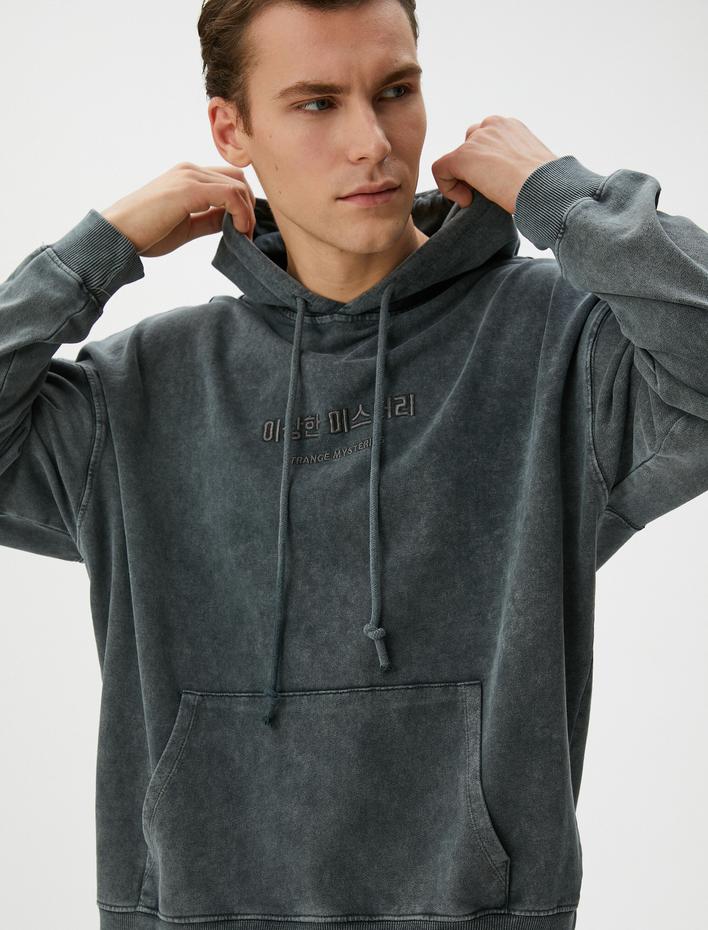  Yıkamalı Hoodie Slogan İşlemeli Kanguru Cepli Rahat Kesim Şardonlu