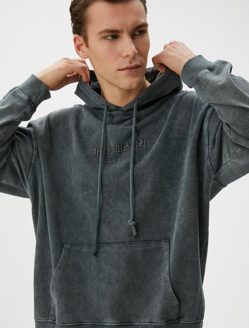   Yıkamalı Hoodie Slogan İşlemeli Kanguru Cepli Rahat Kesim Şardonlu