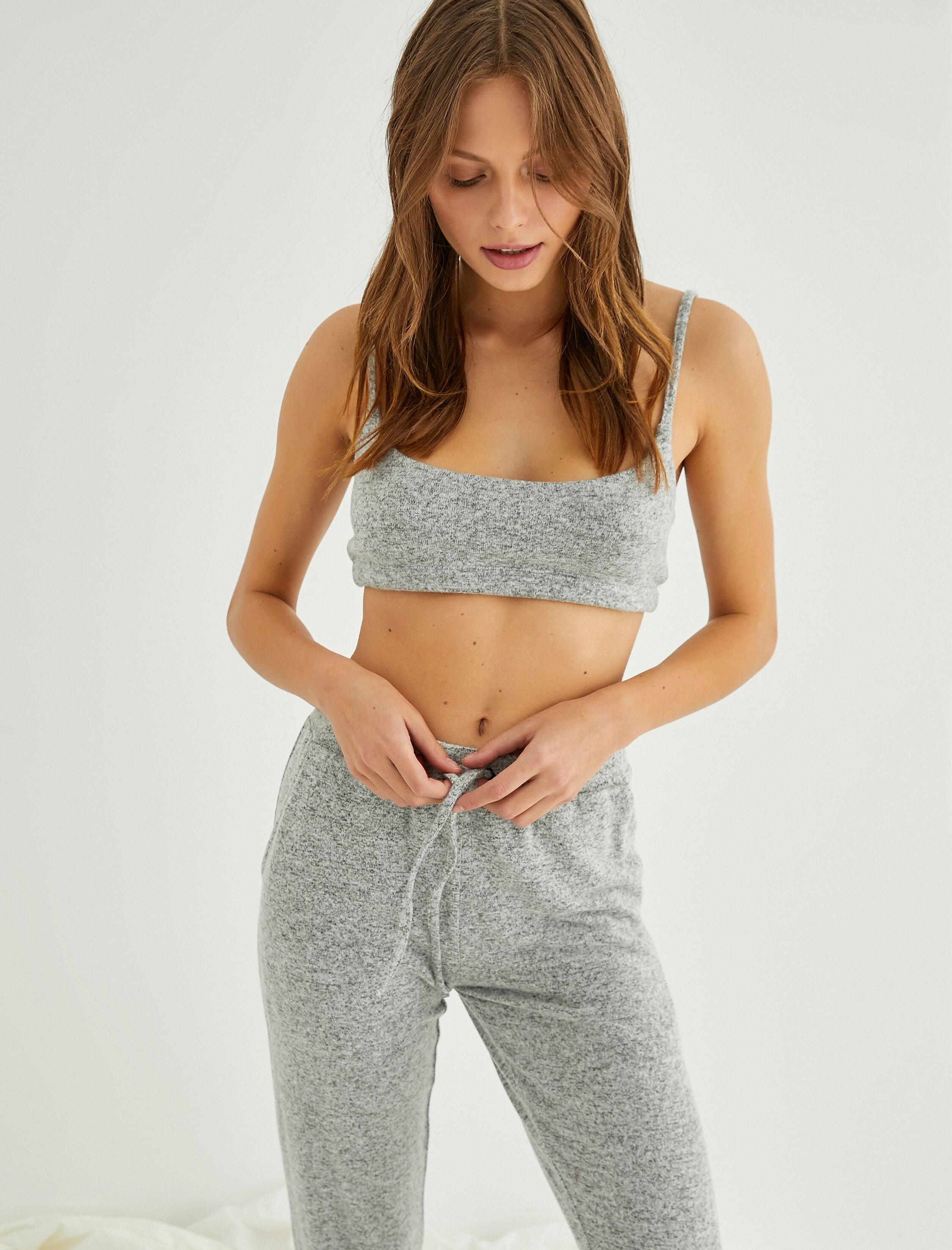   İnce Askılı Kare Yaka Bra