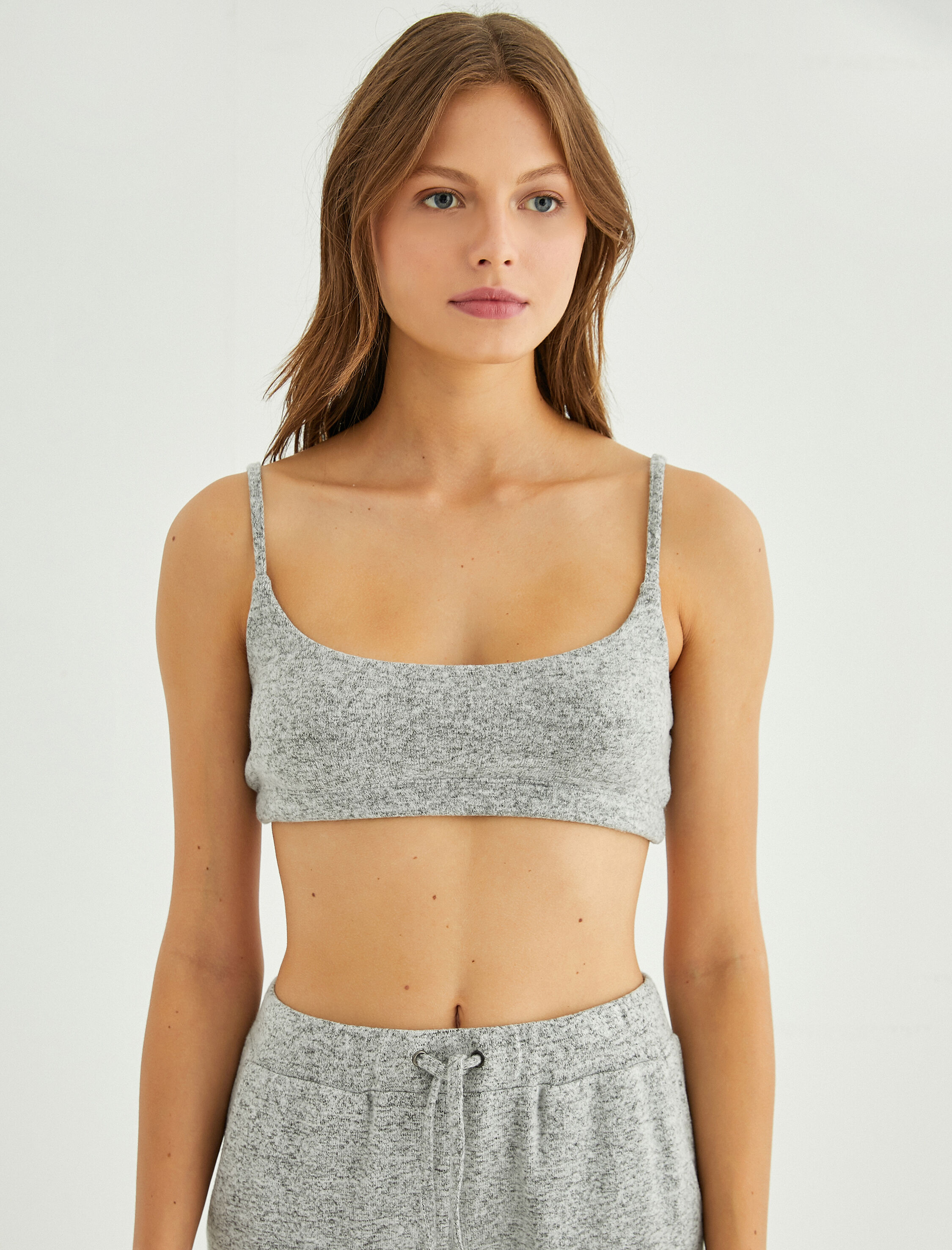   İnce Askılı Kare Yaka Bra