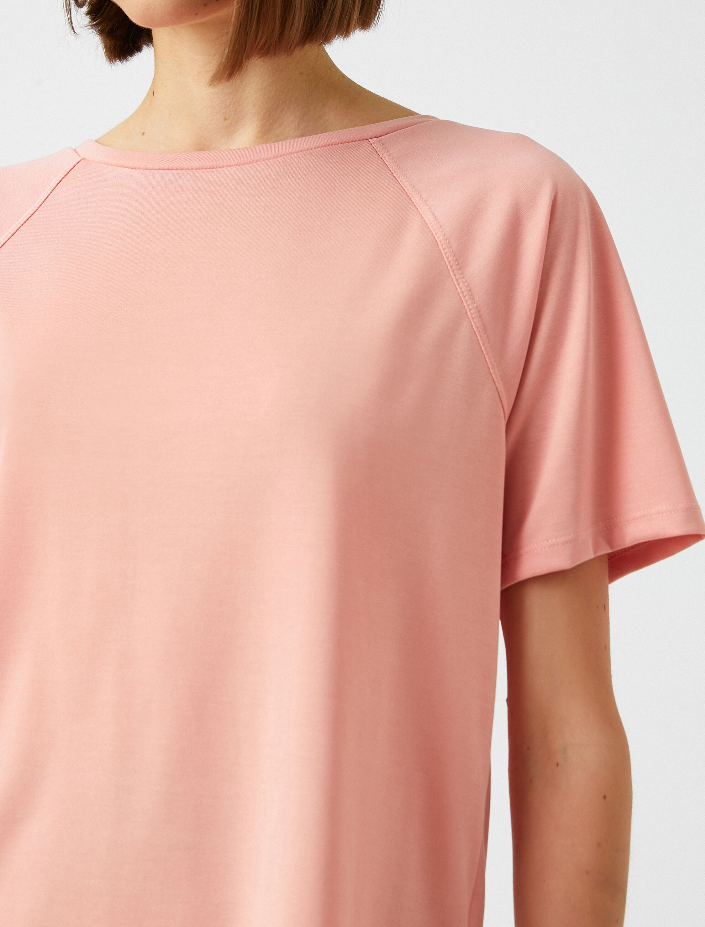   Sırt Detaylı Spor Tişört