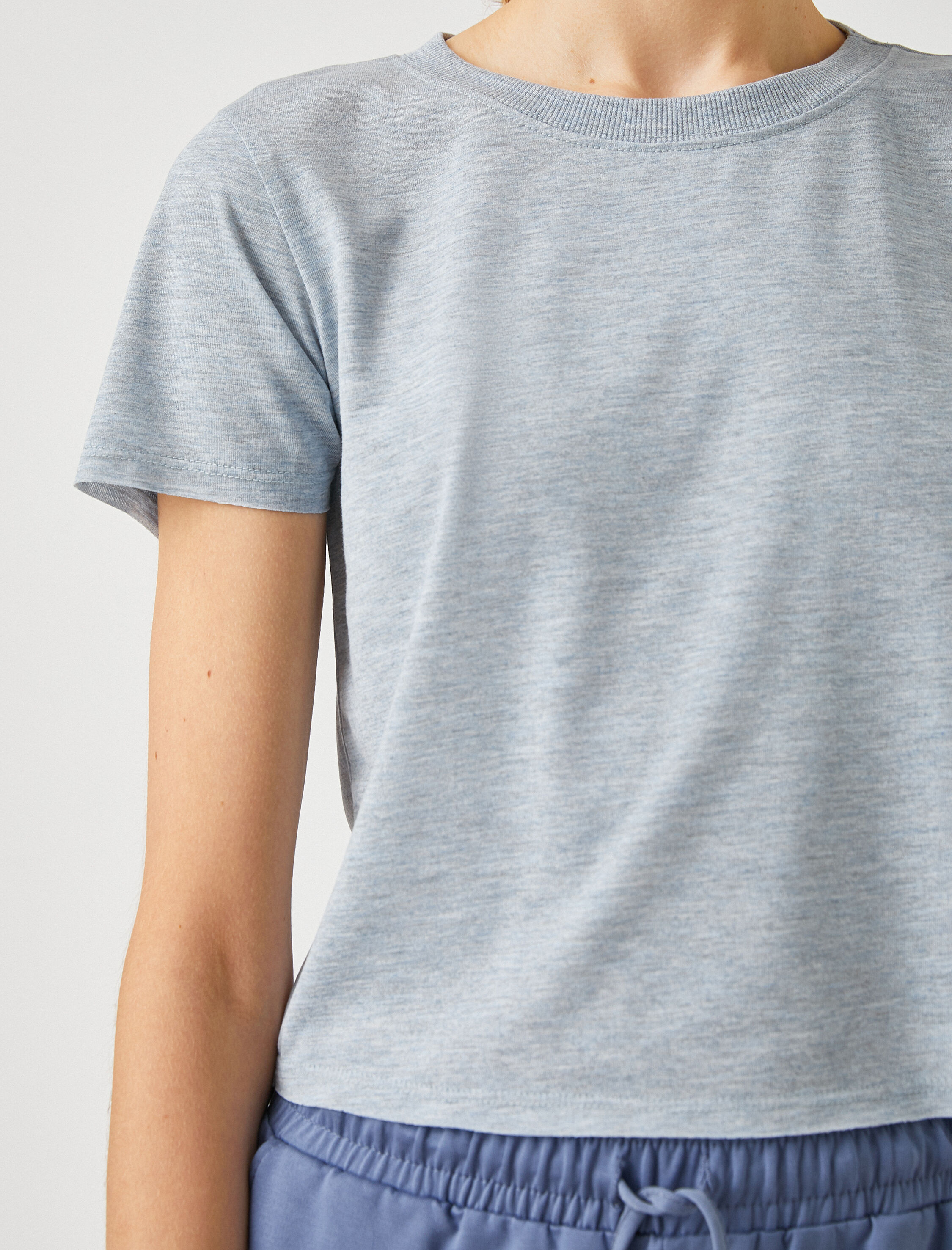   Kısa Kollu Bisiklet Yaka Tişört