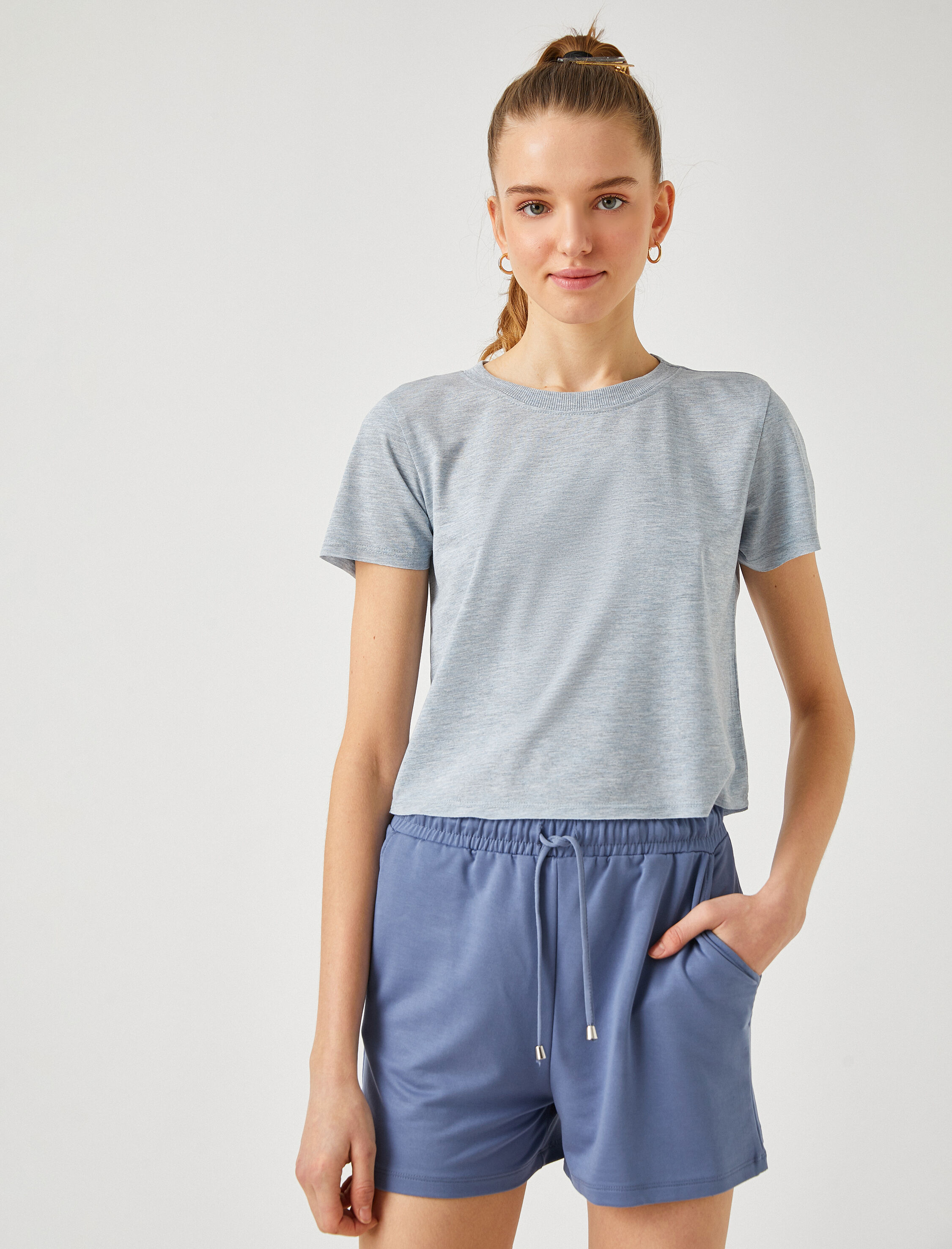   Kısa Kollu Bisiklet Yaka Tişört