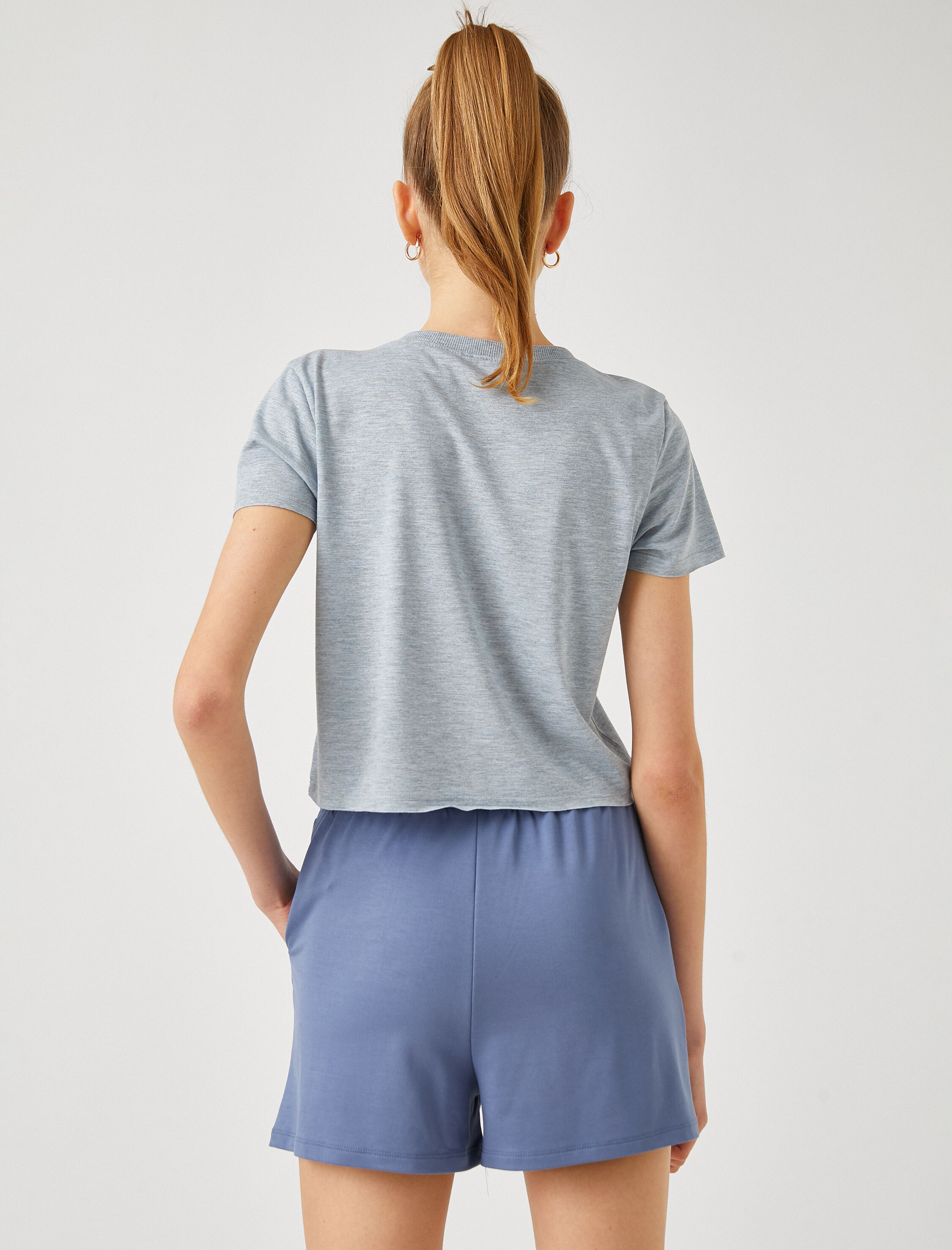   Kısa Kollu Bisiklet Yaka Tişört