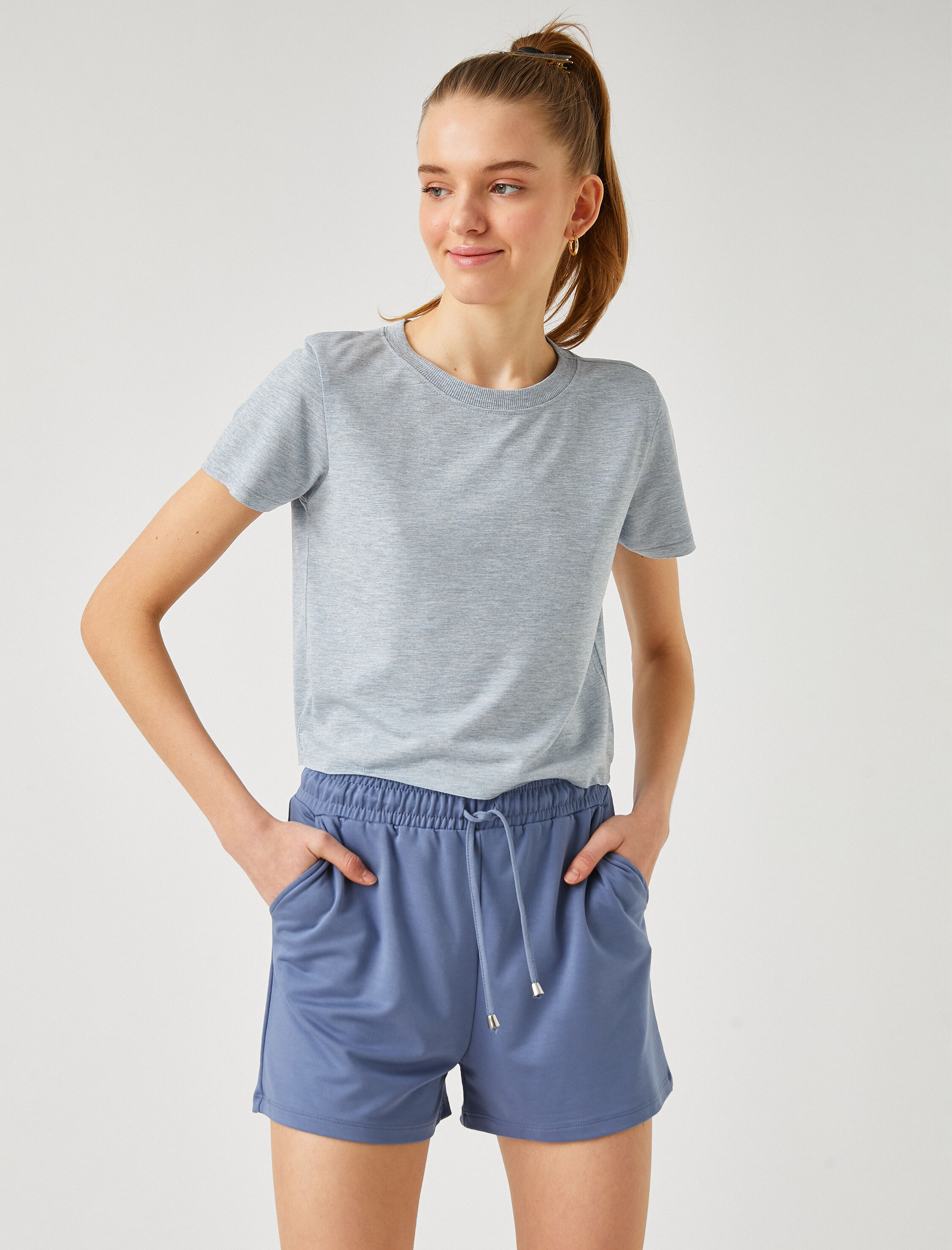   Kısa Kollu Bisiklet Yaka Tişört