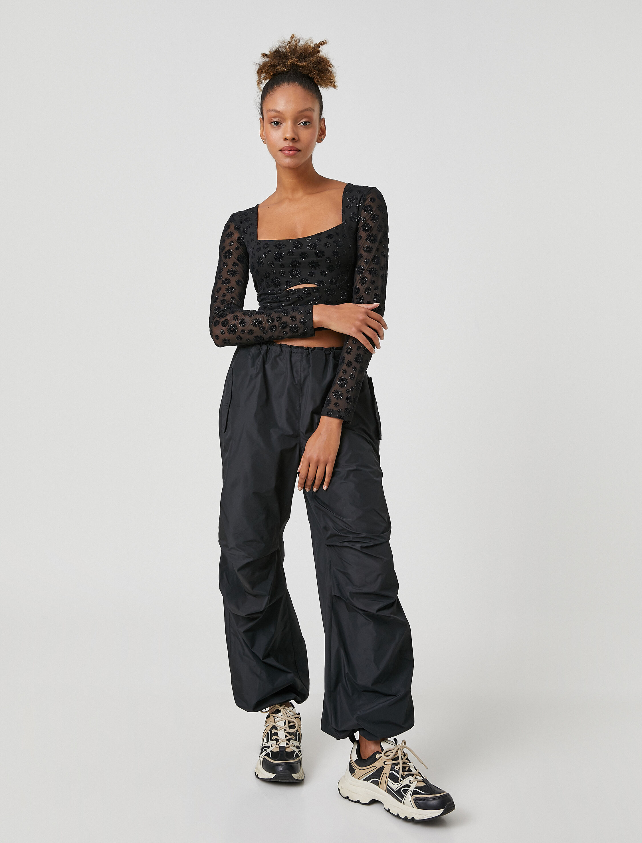   Uzun Kollu Tişört Crop Tül Kare Yaka Simli Pencere Detaylı