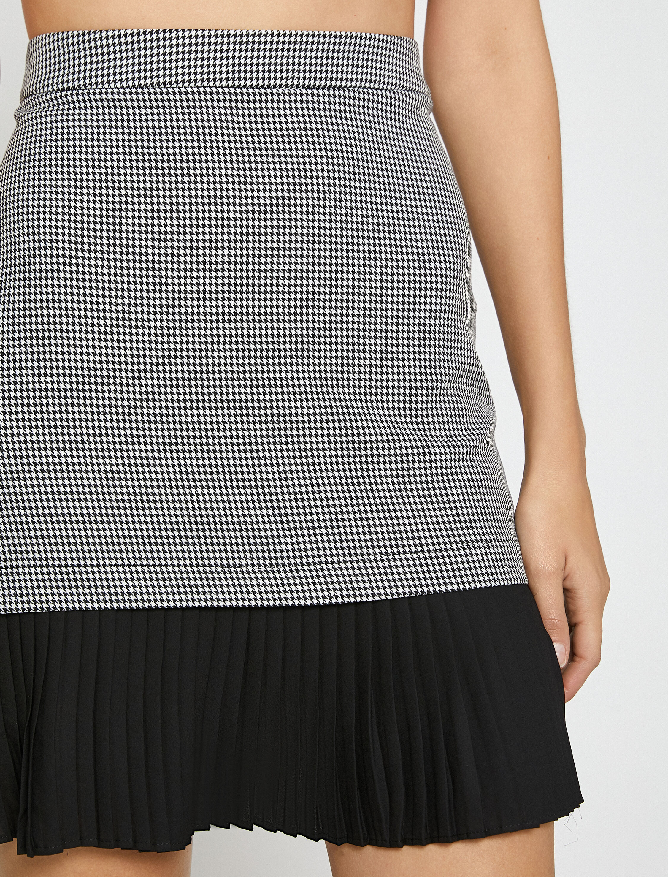   Pilise Detaylı Mini Etek