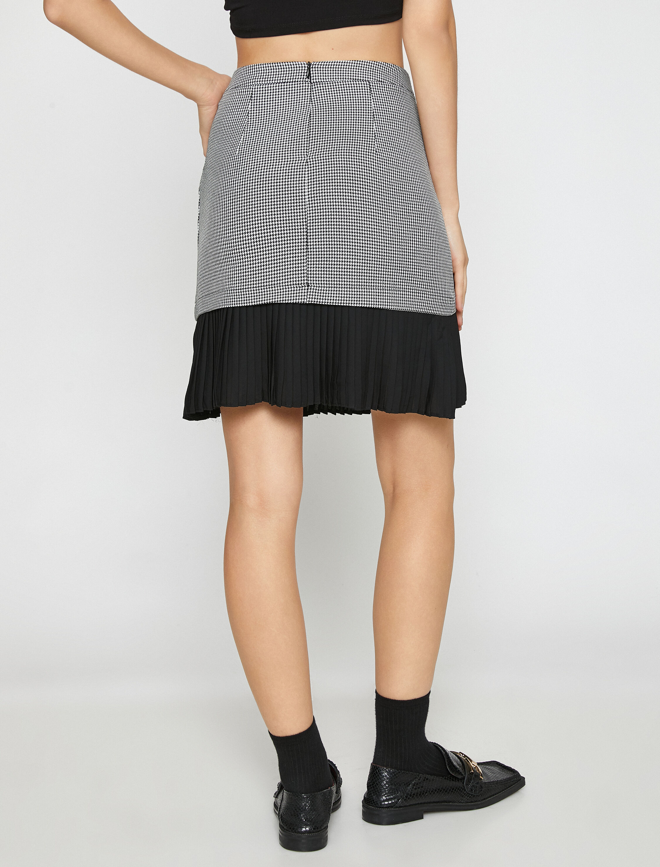   Pilise Detaylı Mini Etek