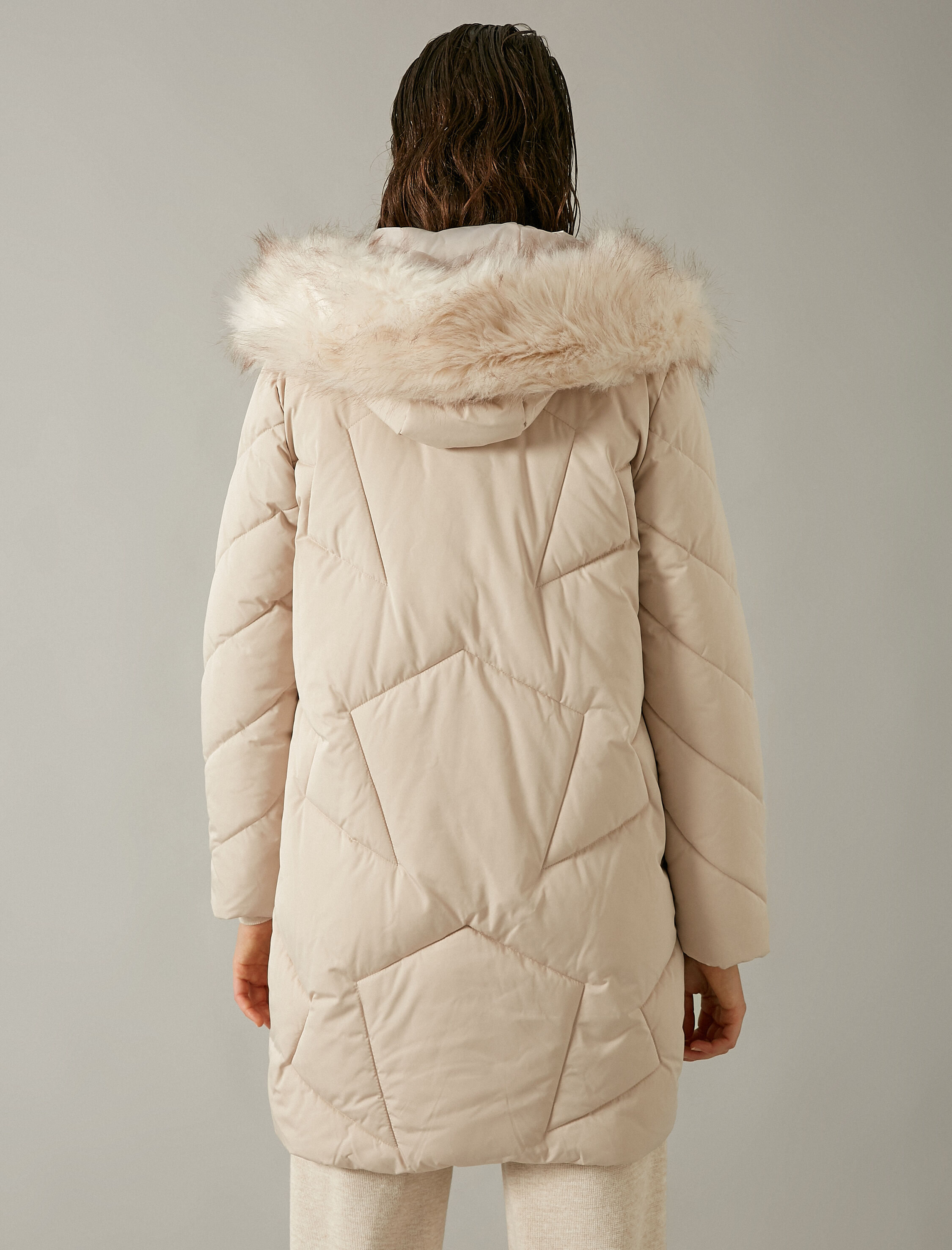   Kapüşonlu Suni Kürk Detaylı Uzun Şişme Mont